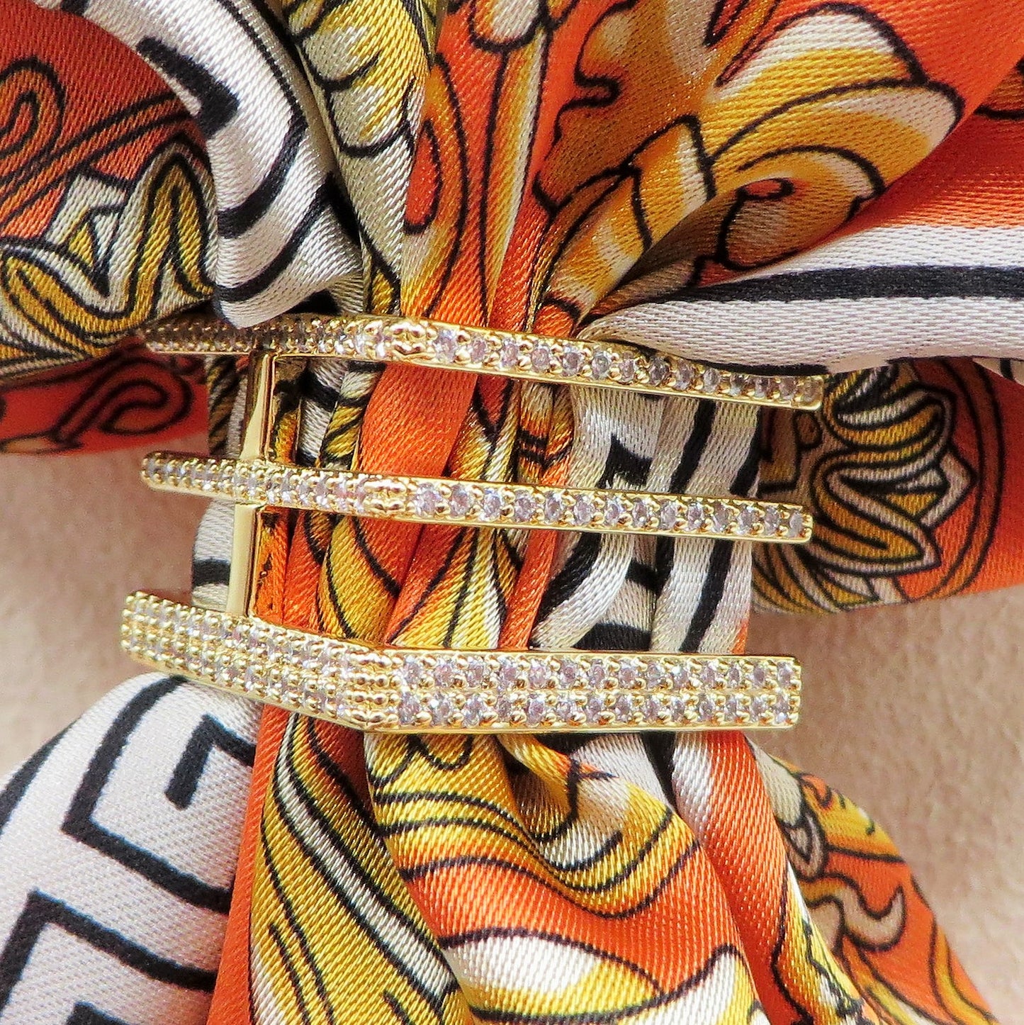 ICONIC SQUARE ~ Foulard 70x70