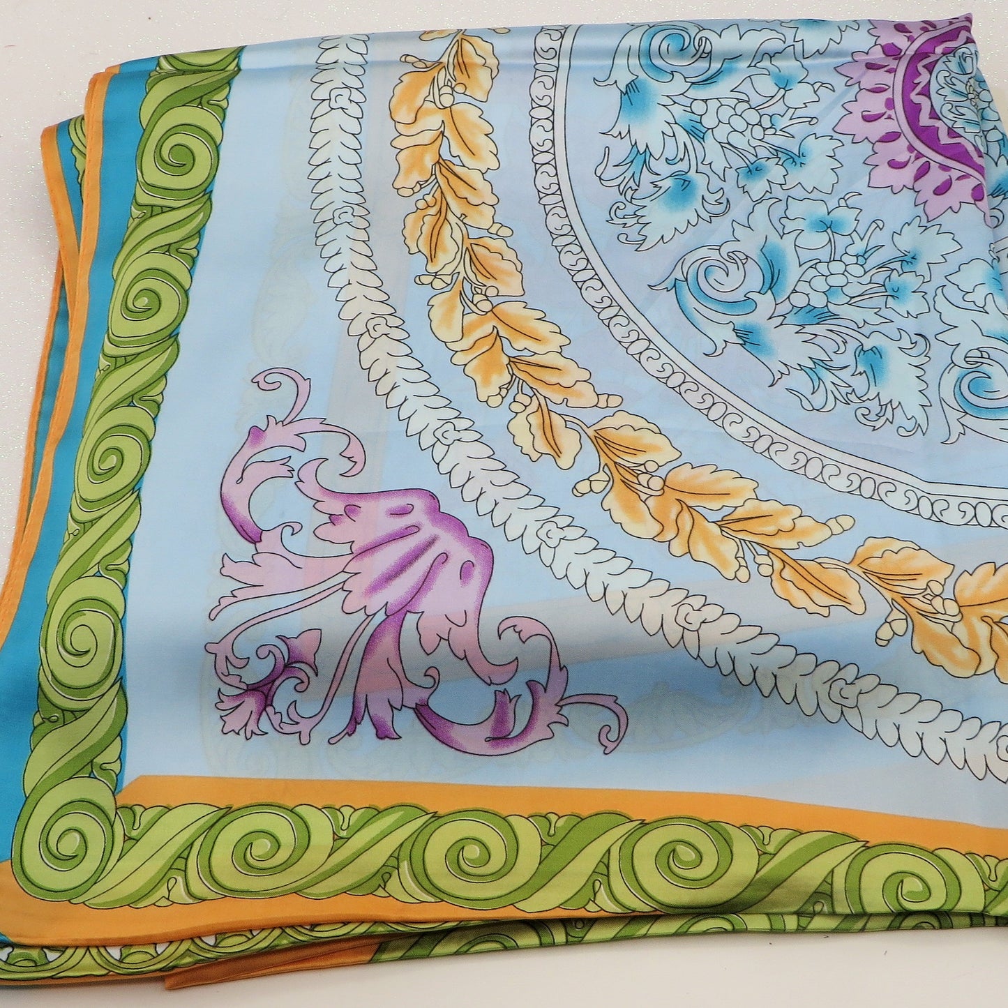 ICONIC SQUARE ~ Foulard 120x120