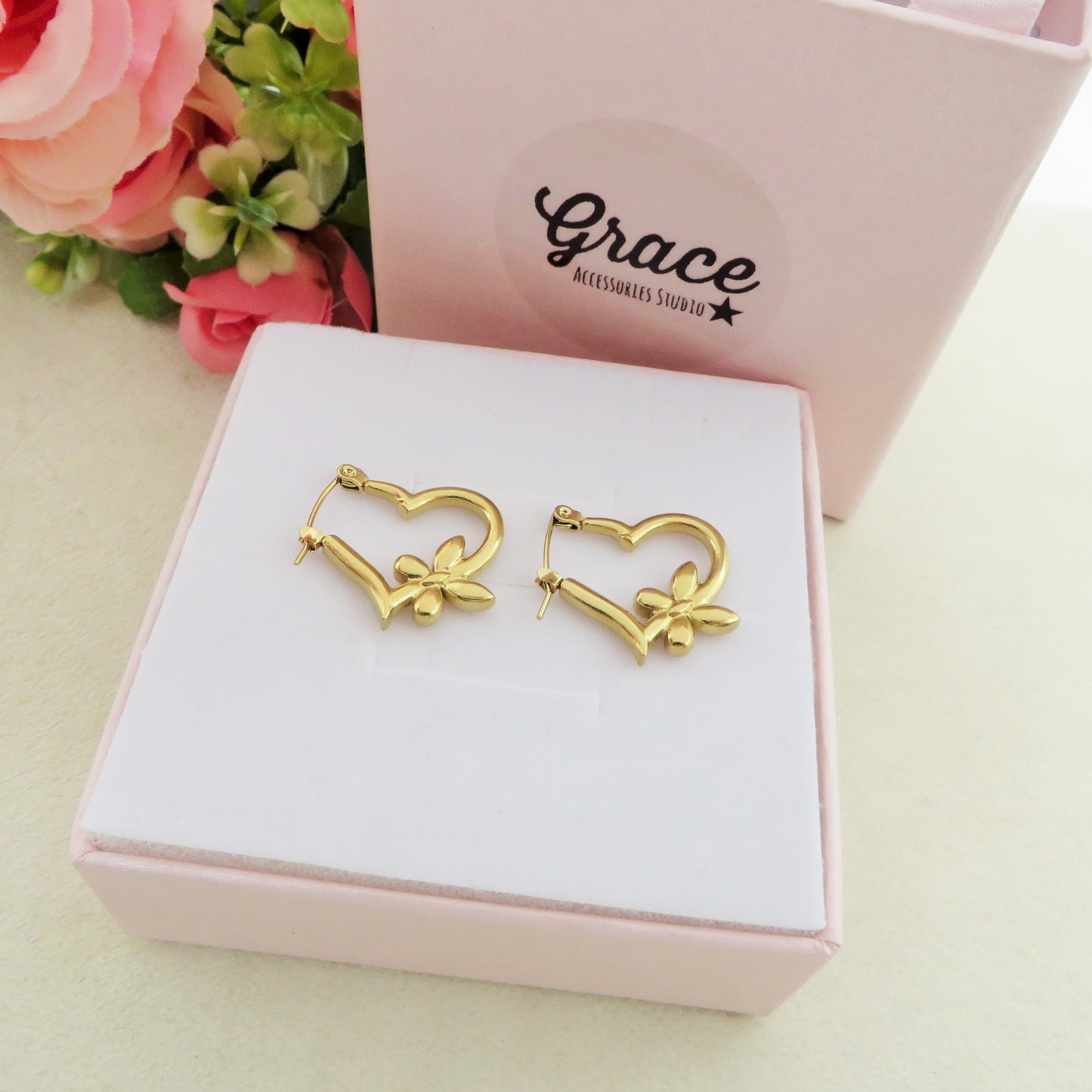 MIZUKI HOOPS con farfalle - Acciaio inossidabile orecchini cerchio a forma di cuore