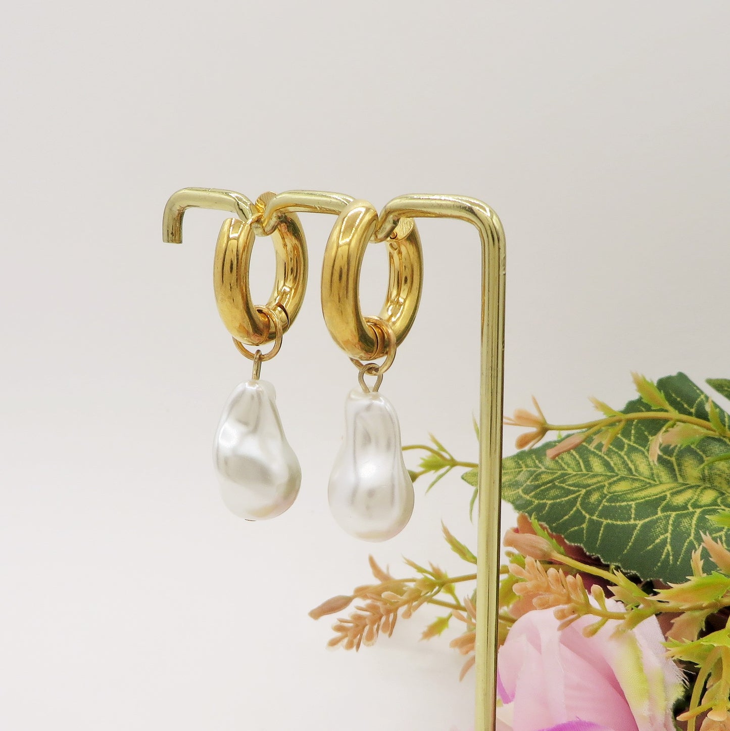 IRIS baroque pearls - PAIA Orecchini HOOPS con perla barocca XL in ACCIAIO INOSSIDABILE