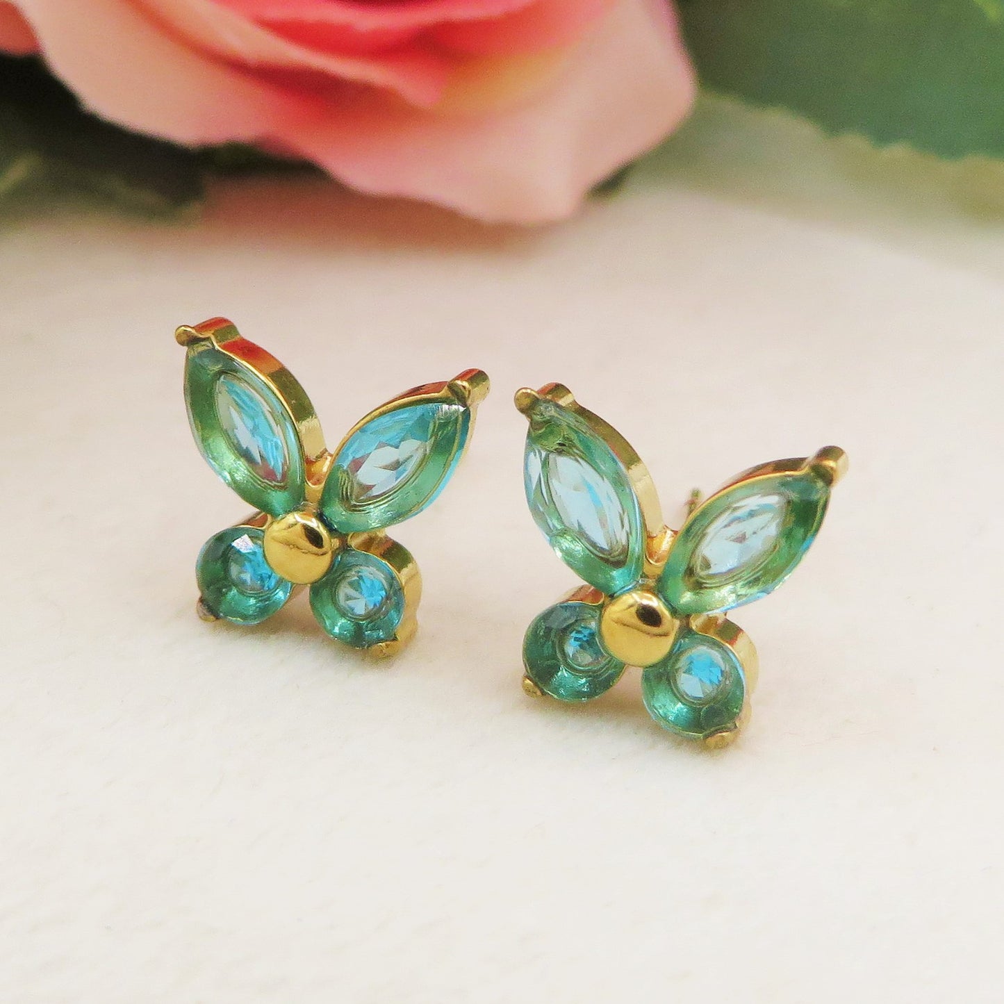ATHALIA STUD ~ Orecchini ACCIAIO INOSSIDABILE a lobo con farfalle cubic zirconia