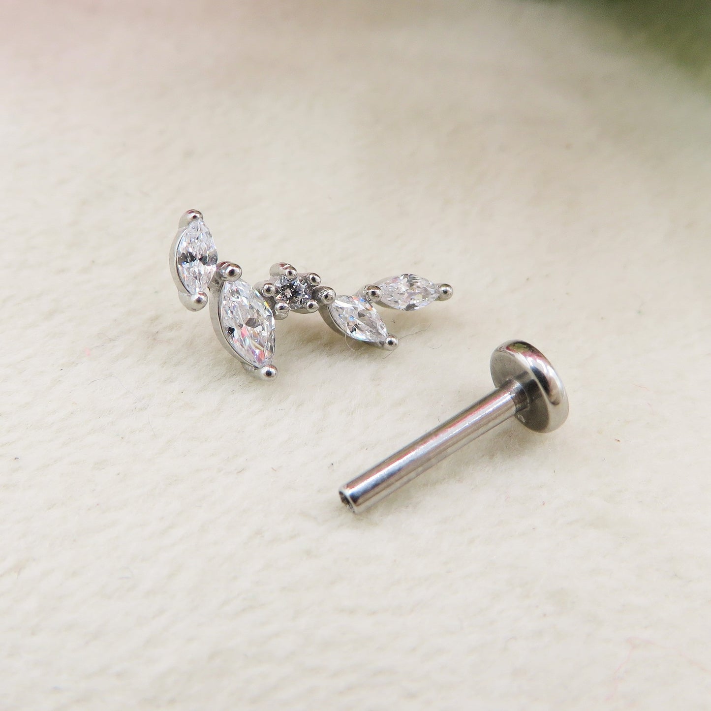 LOTH PIERCING con foglioline - ACCIAIO INOSSIDABILE chirurgico 316L - con cubic zirconia per Helix, Trago, Flat e Lobo