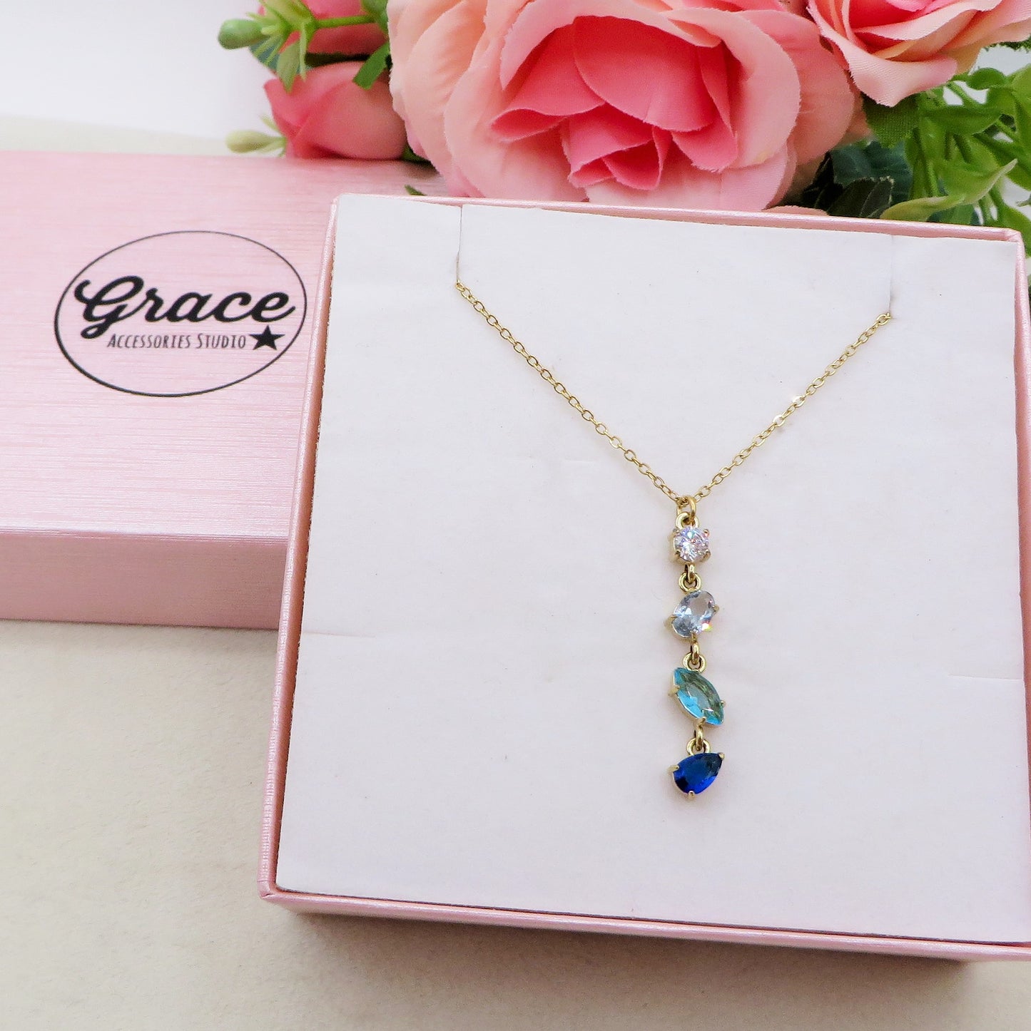 GLOWY BLUE PENDANT ~ ACCIAIO INOSSIDABILE - Collana con Cubic Zirconia a cravattina