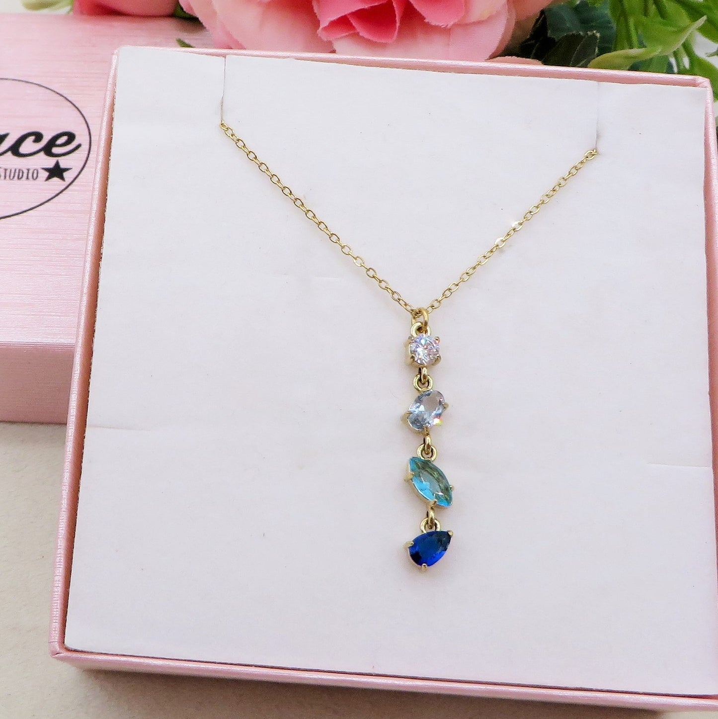 GLOWY BLUE PENDANT ~ ACCIAIO INOSSIDABILE - Collana con Cubic Zirconia a cravattina