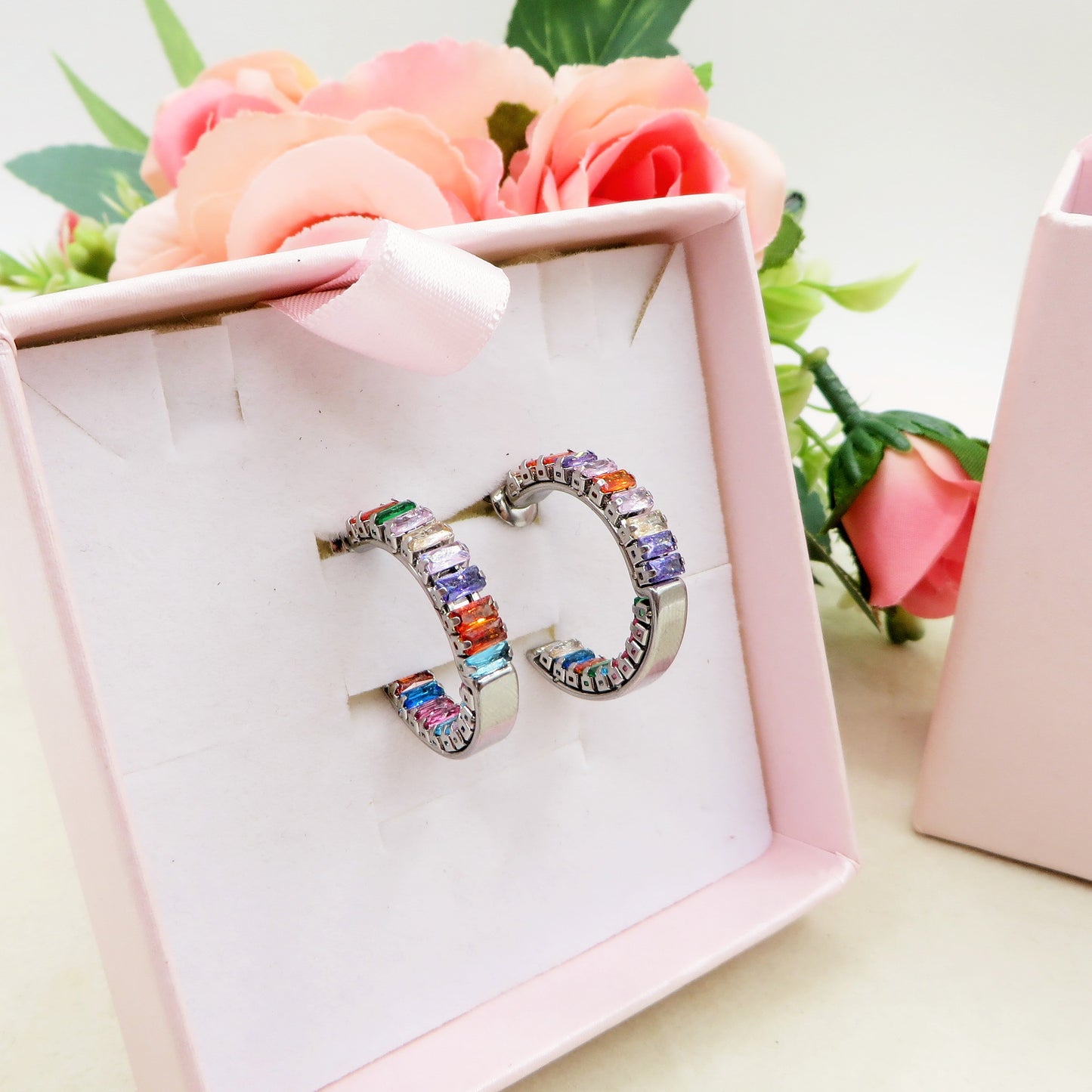 JULIANNE hoops rainbow - acciaio inossidabile- Orecchini mini cerchio in cubic zirconia taglio baguette