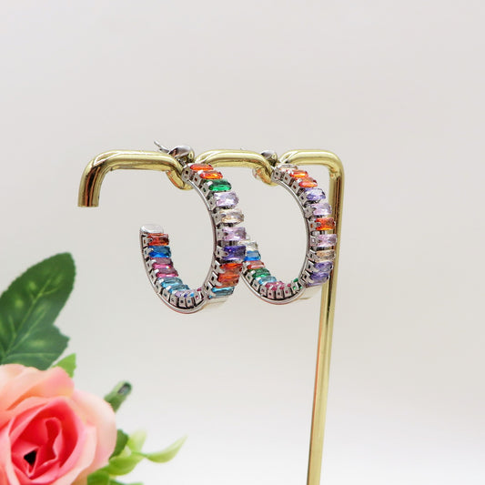 JULIANNE hoops rainbow - acciaio inossidabile- Orecchini mini cerchio in cubic zirconia taglio baguette