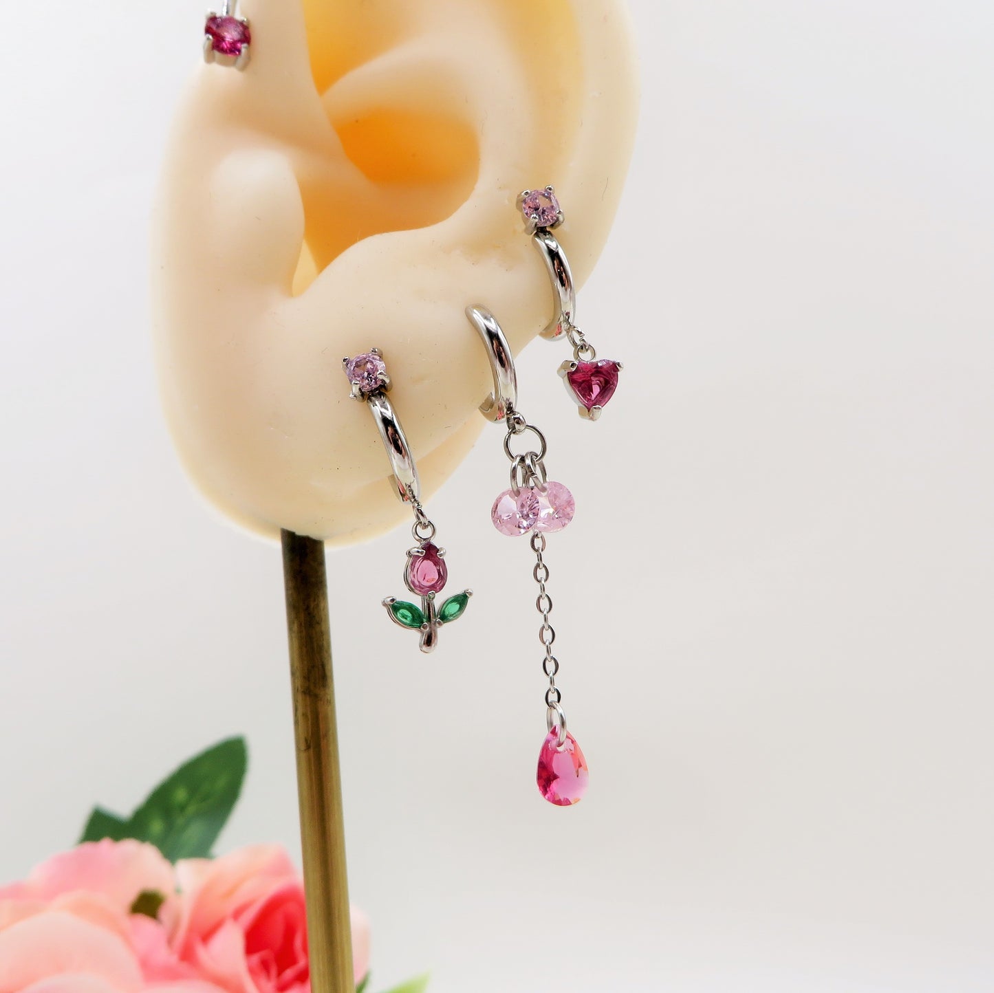 TULIP EARCUFF ~ ACCIAIO Inossidabile orecchino integrale SENZA FORI con fiori e cubic zirconia