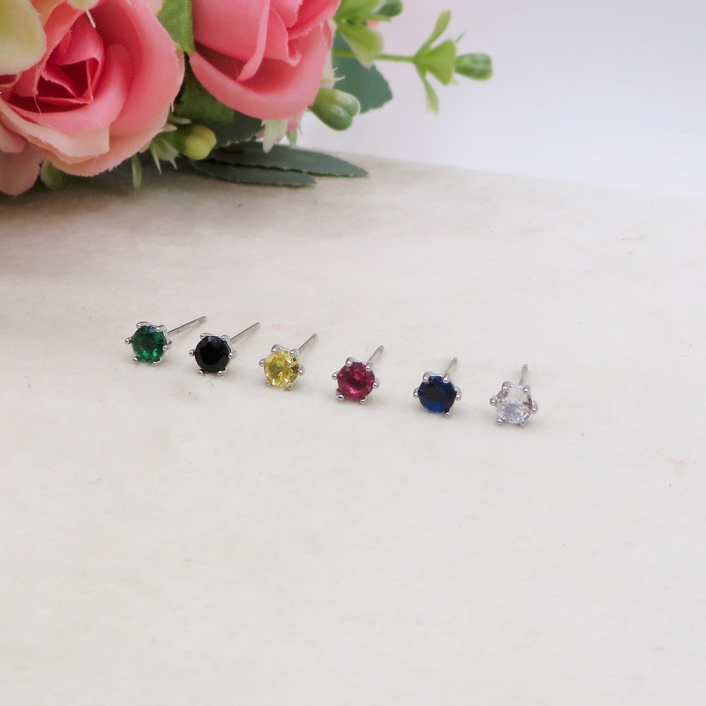 PUNTI LUCE COLOURS Set 6 orecchini - ACCIAIO INOSSIDABILE - 6 Orecchini lobo punti luce 5 MM in cubic zirconia colori brillanti