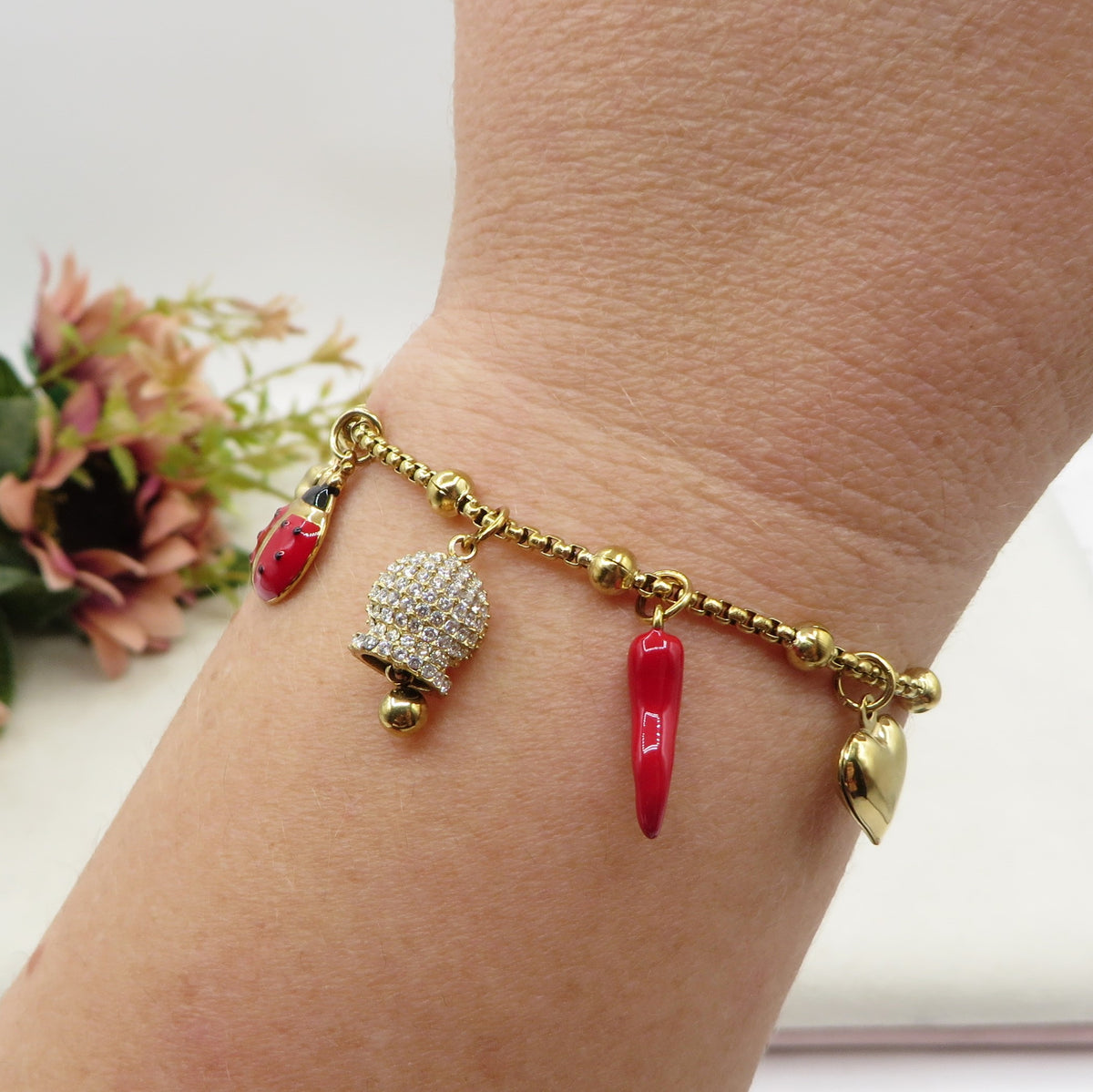 TINKERBELL SHINE LUCKY - Bracciale con campanella zirconata, corno, cuùuore bombè con sonagli, coccinella, quadrifoglio  IN ACCIAIO INOSSIDABILE + cubic zirconia