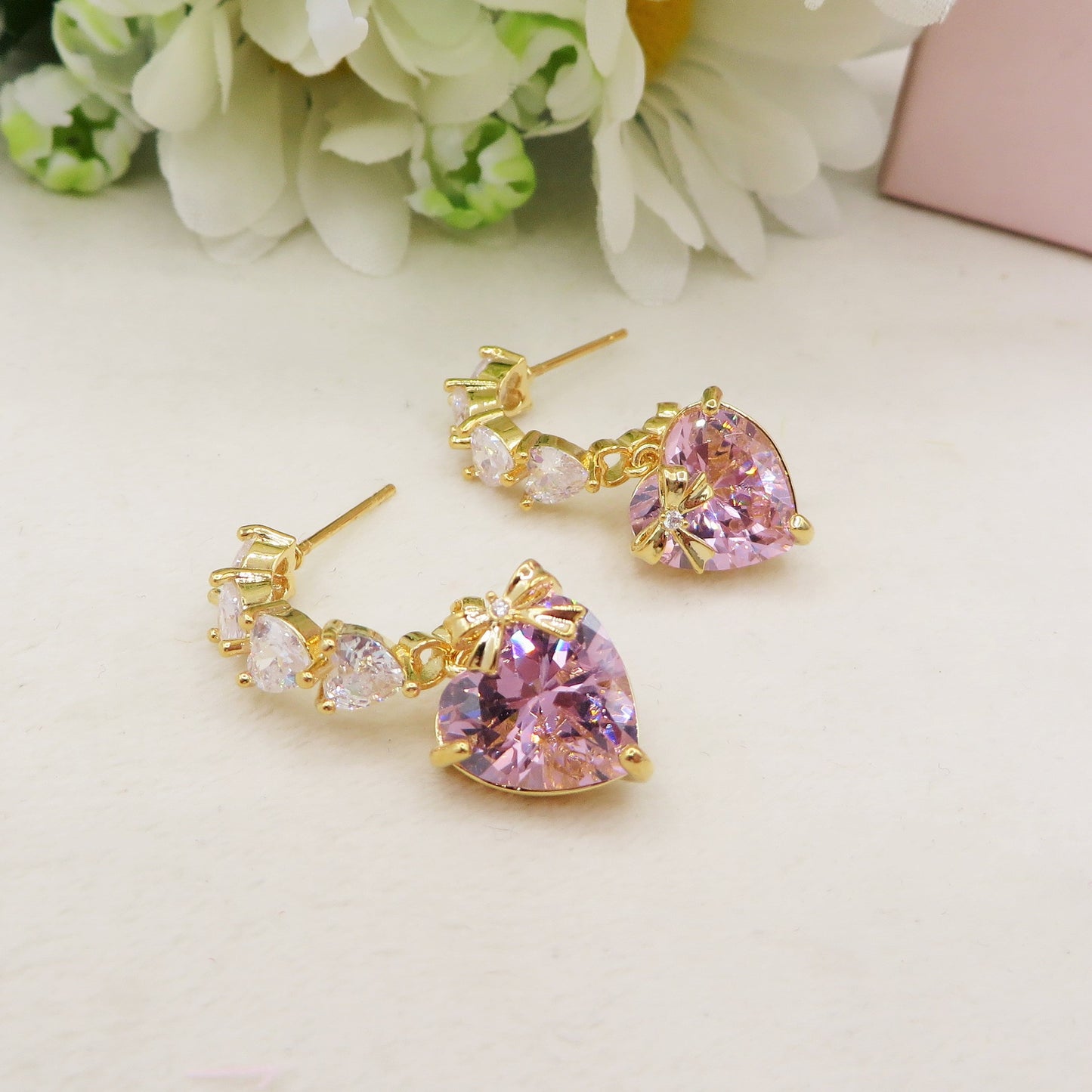 HELENA  ~ Orecchini mini cerchio con cuore XL in Cubic Zirconia