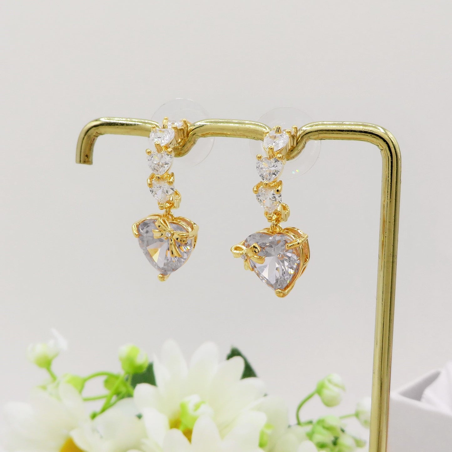 HELENA  ~ Orecchini mini cerchio con cuore XL in Cubic Zirconia