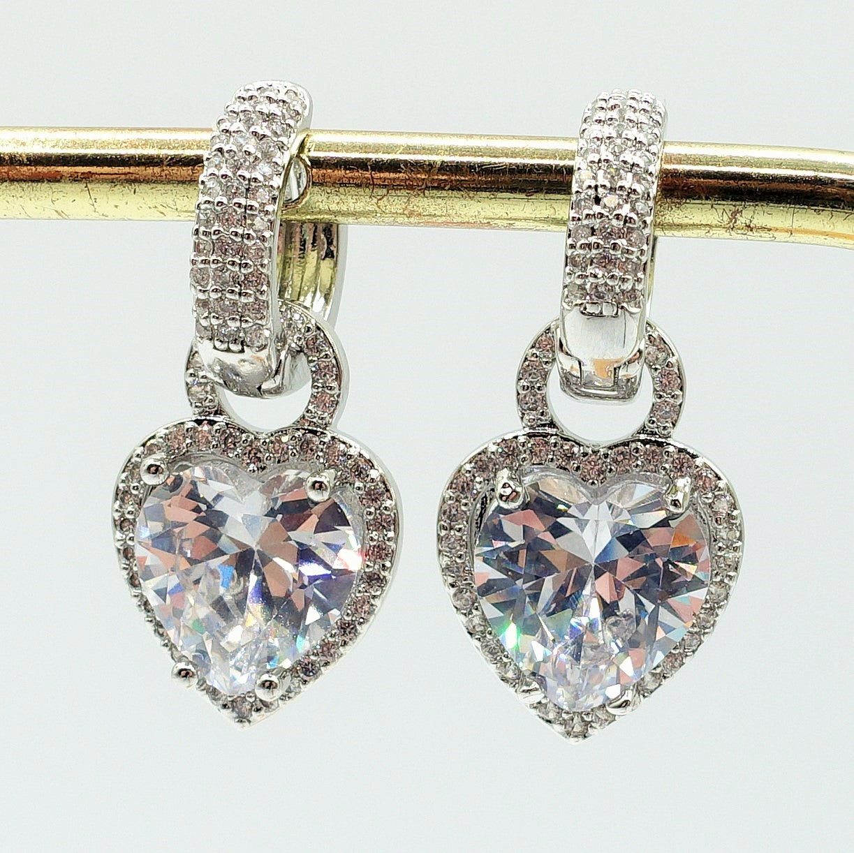 AURORA HOOPS ~ Orecchini mini cerchi zirconati FULL in Cubic Zirconia a forma di cuore
