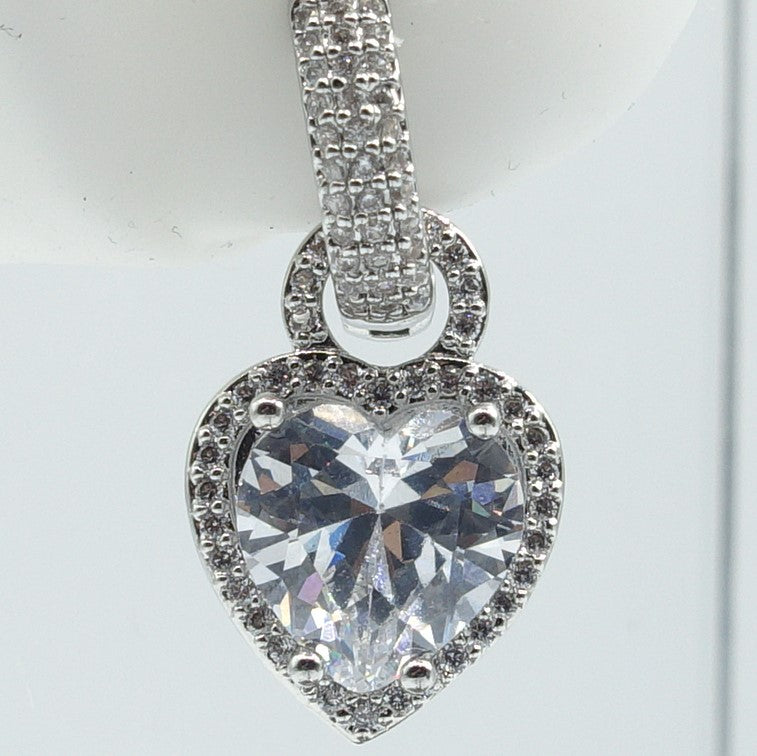 AURORA HOOPS ~ Orecchini mini cerchi zirconati FULL in Cubic Zirconia a forma di cuore