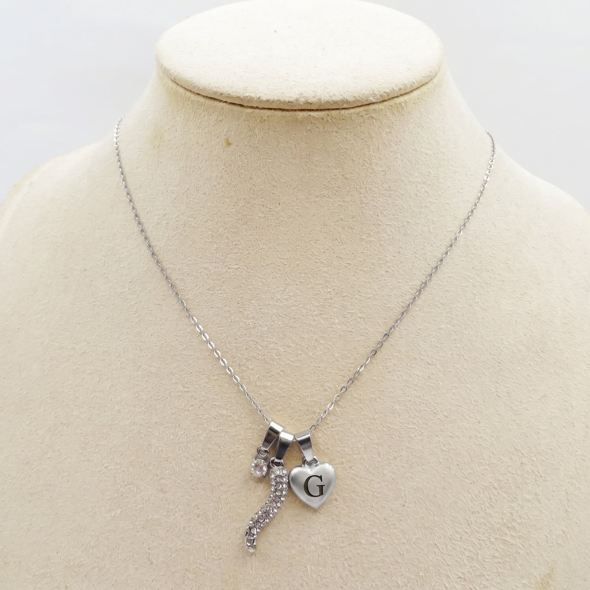 LUCKY CRYSTAL CHARMS ~ ACCIAIO INOSSIDABILE - Collana con ciondoli, cornetto zirconato, solitario e cuore bombè + incisione personalizzata