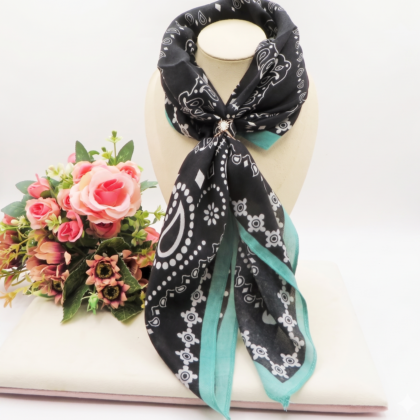 ICONIC SQUARE ~ Foulard 70x70