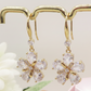 DAISY LUXE - Orecchini in ACCIAIO INOSSIDABILE a monachella con fiori in cubic zirconia