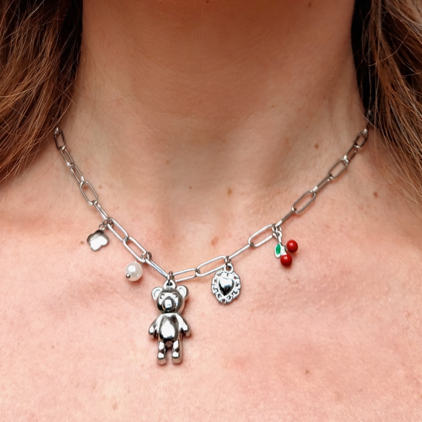 CHERRY TEDDY Collana - ACCIAIO inossidabile - Collana catena charms orsetto, ciligie, cuore sacro