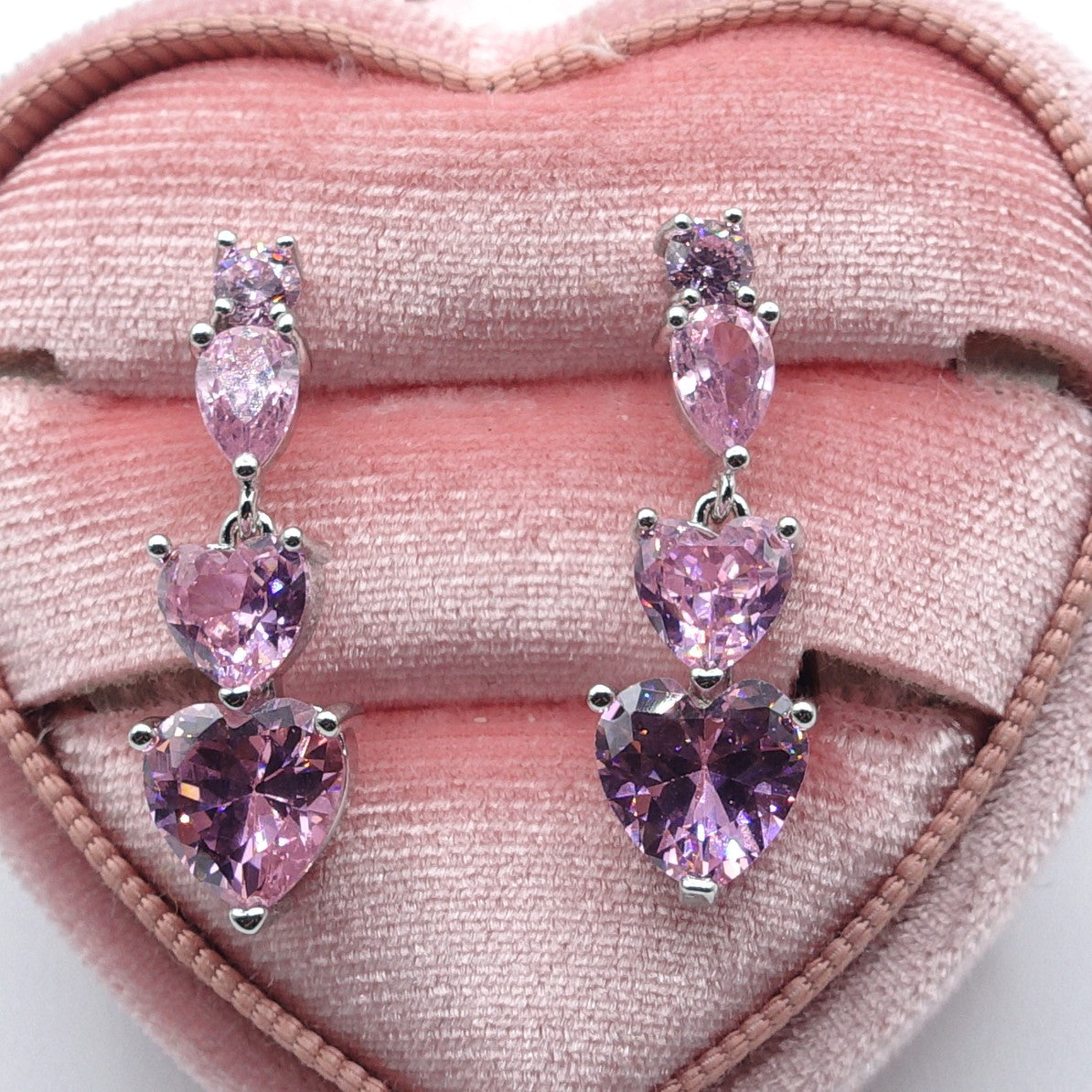 CHERIE - tiny - Orecchini pendenti in cubic zirconia a forma di cuore