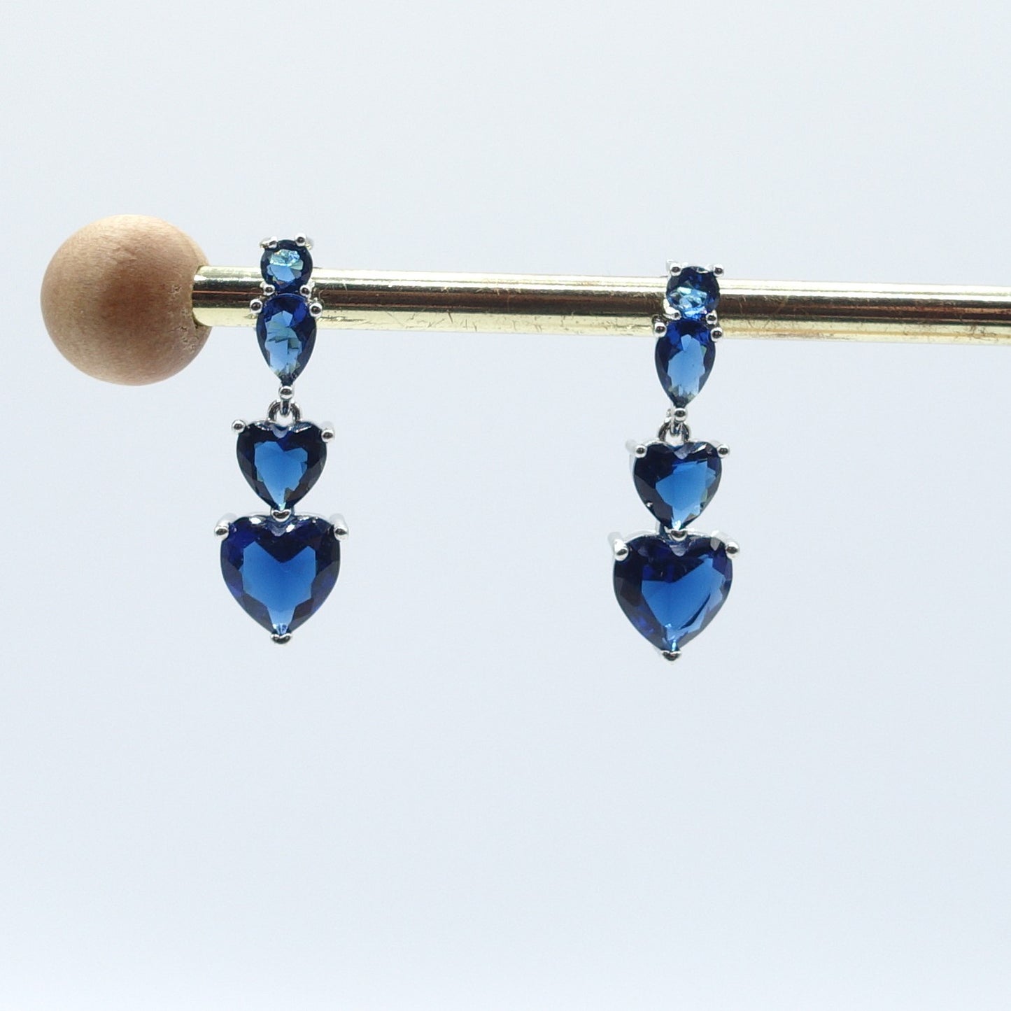 CHERIE - tiny - Orecchini pendenti in cubic zirconia a forma di cuore