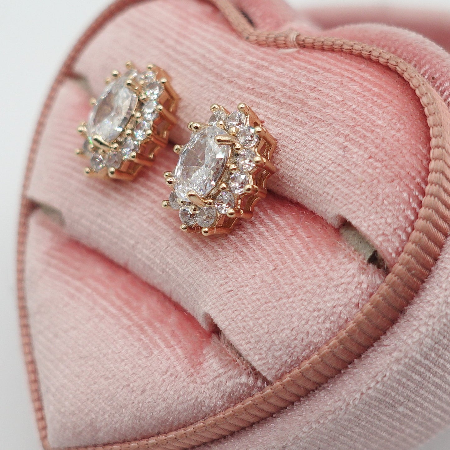 KATE ~Orecchini a bottone con cubic zirconia a forma di ovale