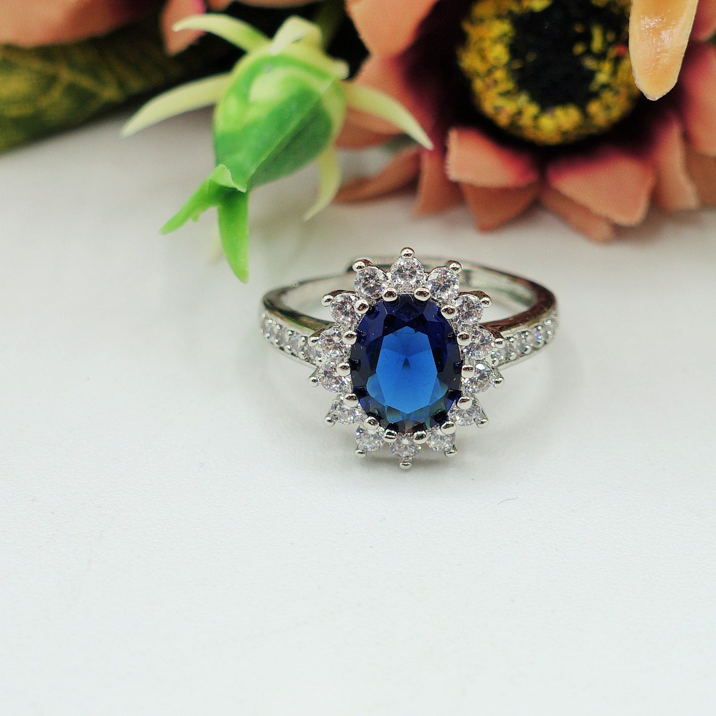 KATE ~ large ~ Anello regolabile con cubic zirconia a forma di OVALE