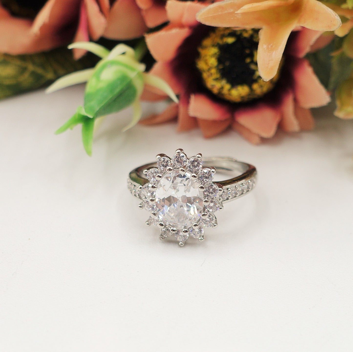 KATE ~ large ~ Anello regolabile con cubic zirconia a forma di OVALE