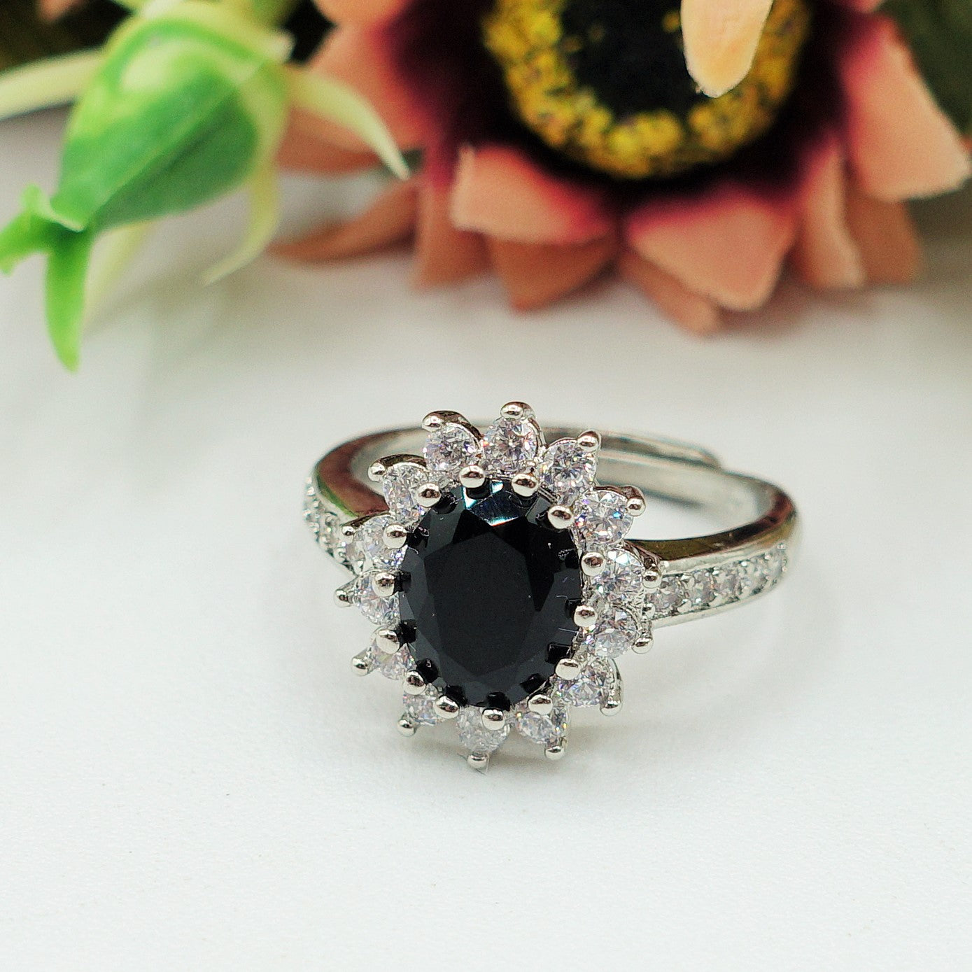 KATE ~ large ~ Anello regolabile con cubic zirconia a forma di OVALE