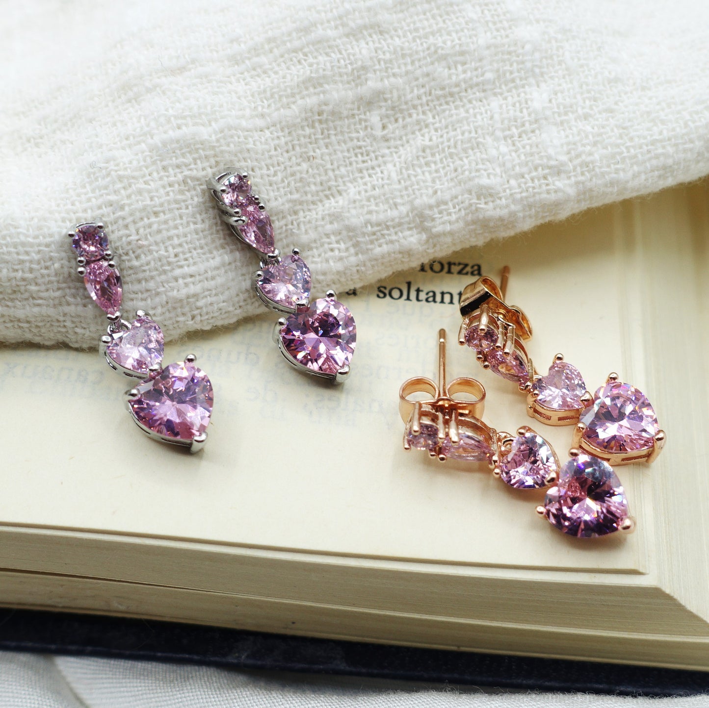 CHERIE - tiny - Orecchini pendenti in cubic zirconia a forma di cuore