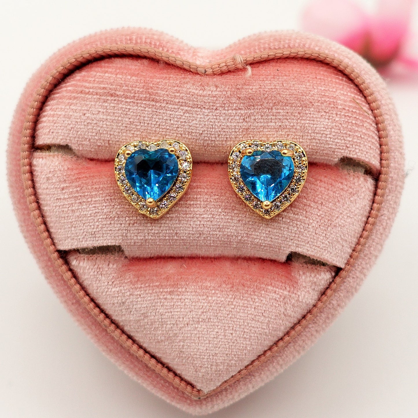 DIANA ~Orecchini a bottone con cubic zirconia a forma di cuore