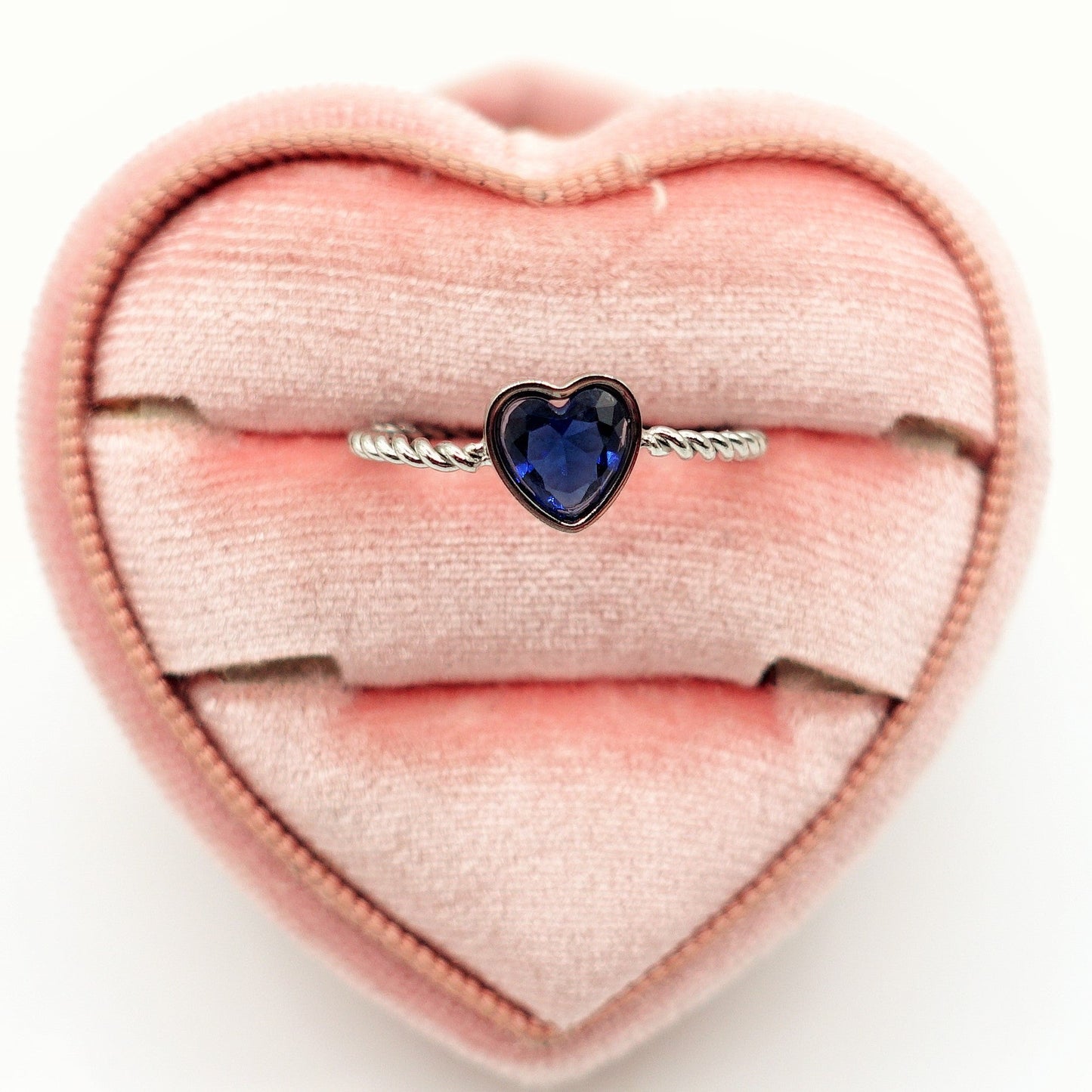 AURORA -ACCIAIO INOSSIDABILE~Anello con zirconi cubici a forma di cuore