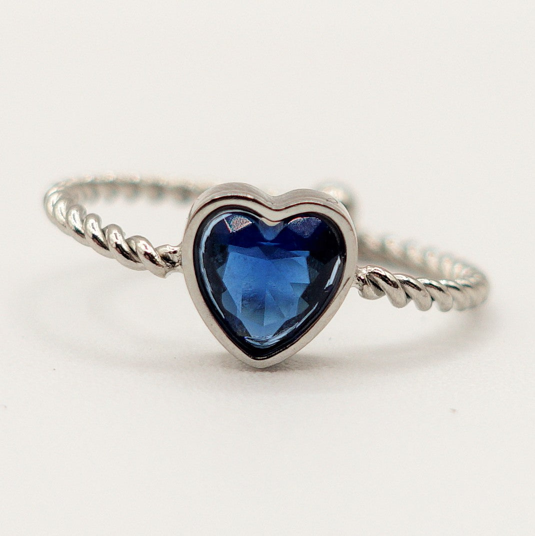 AURORA -ACCIAIO INOSSIDABILE~Anello con zirconi cubici a forma di cuore