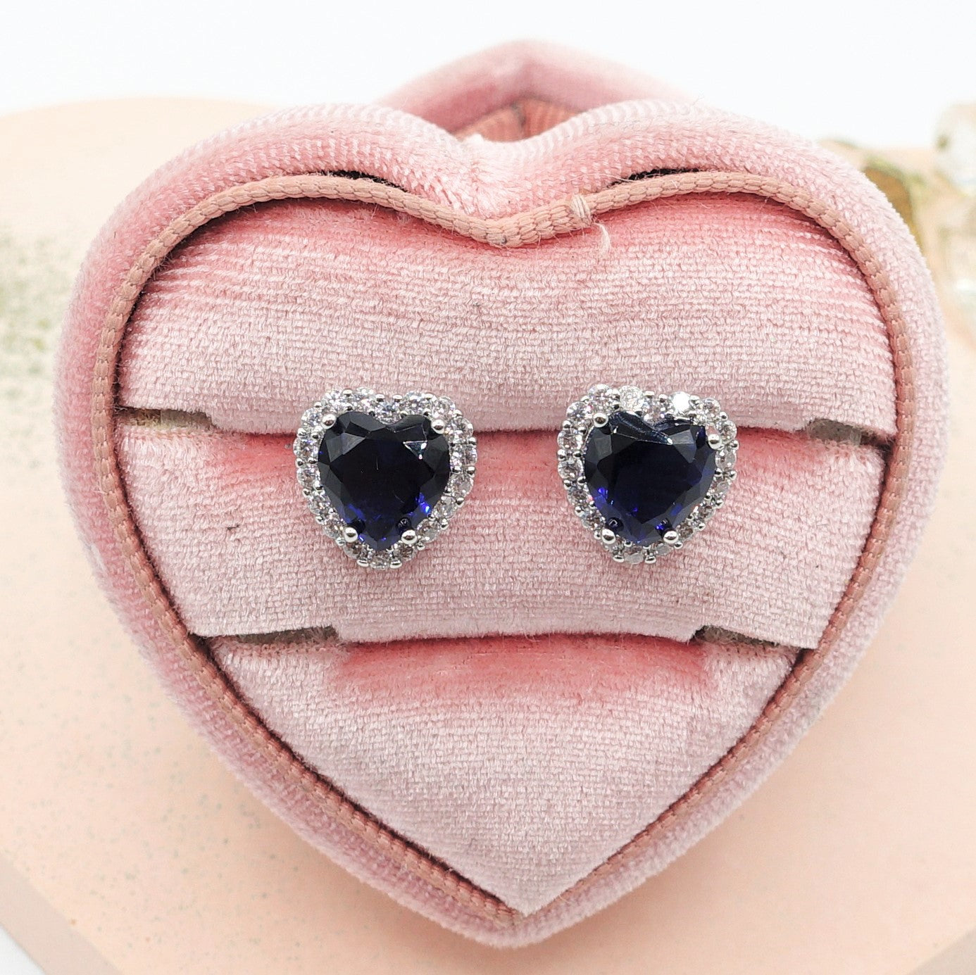 DIANA ~Orecchini a bottone con cubic zirconia a forma di cuore