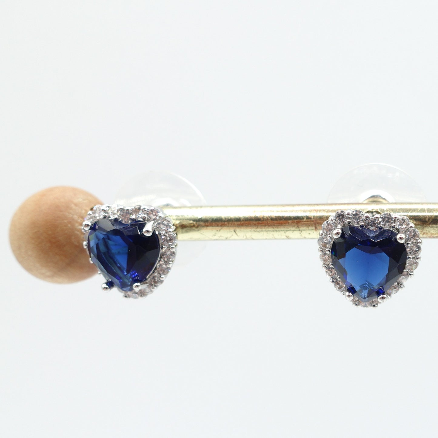 DIANA ~Orecchini a bottone con cubic zirconia a forma di cuore