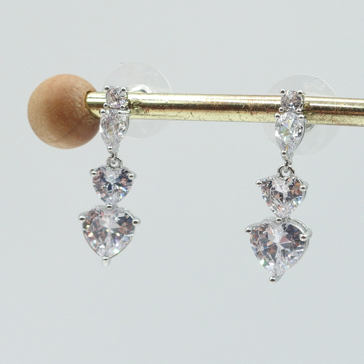 CHERIE - tiny - Orecchini pendenti in cubic zirconia a forma di cuore