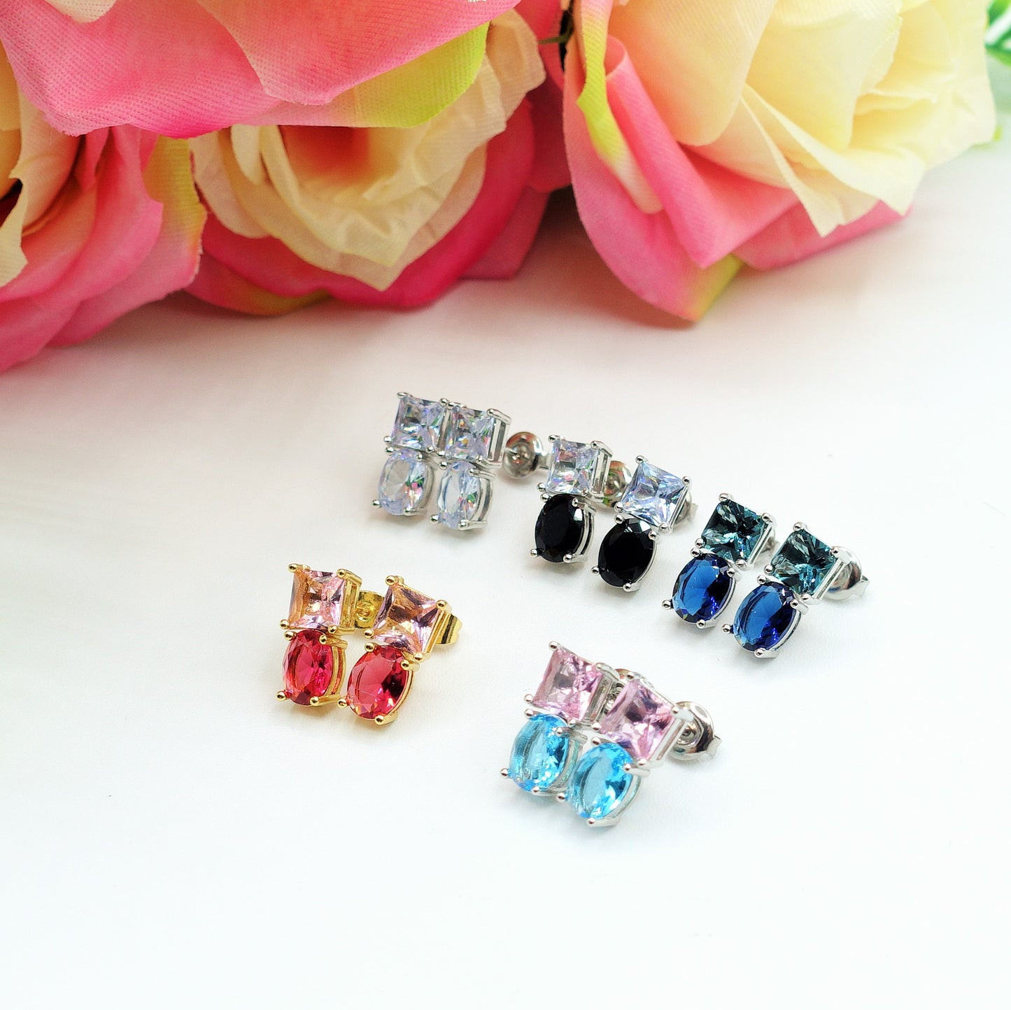 CHARIS tiny - Orecchini bottone con Cubic Zirconia RAINBOW