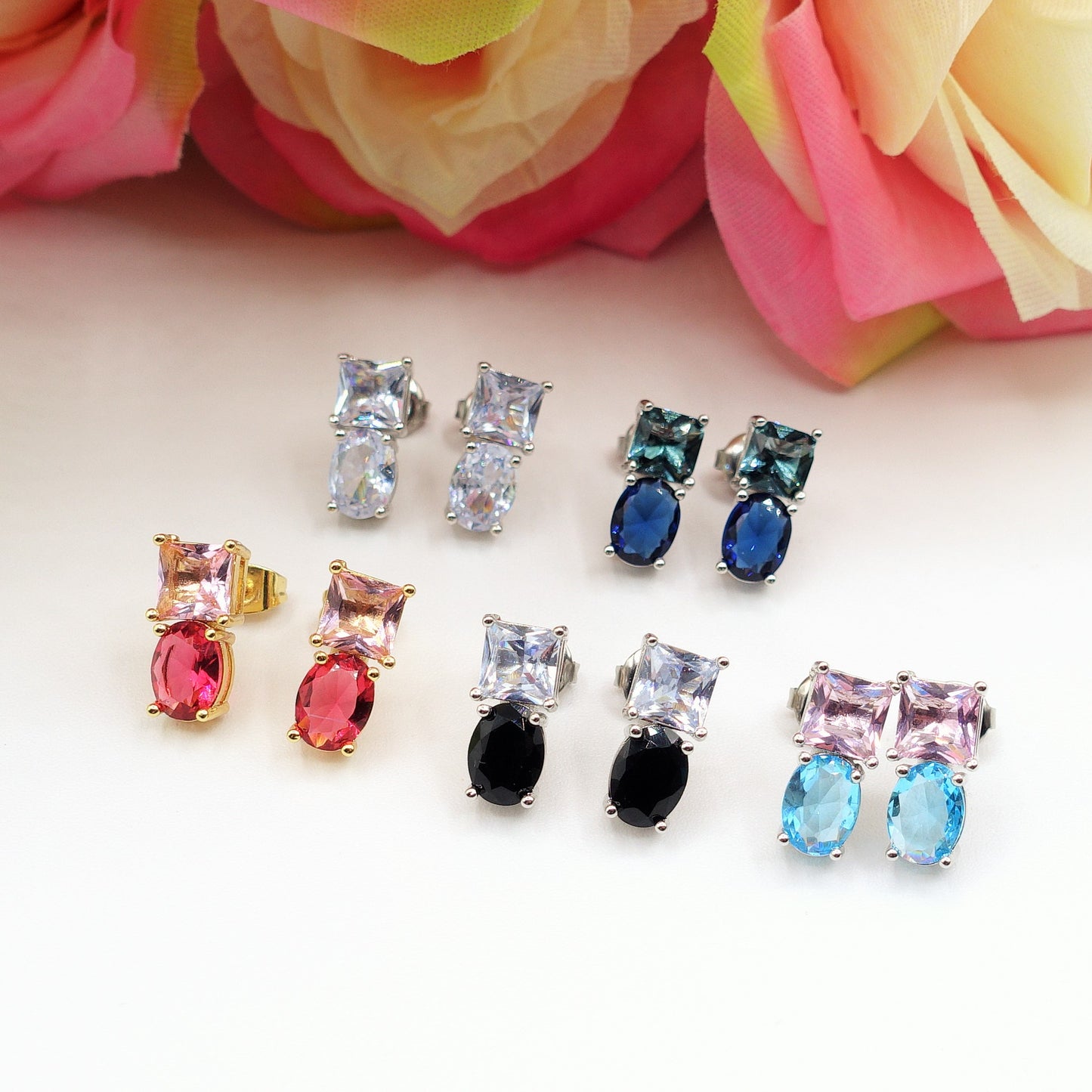 CHARIS tiny - Orecchini bottone con Cubic Zirconia RAINBOW