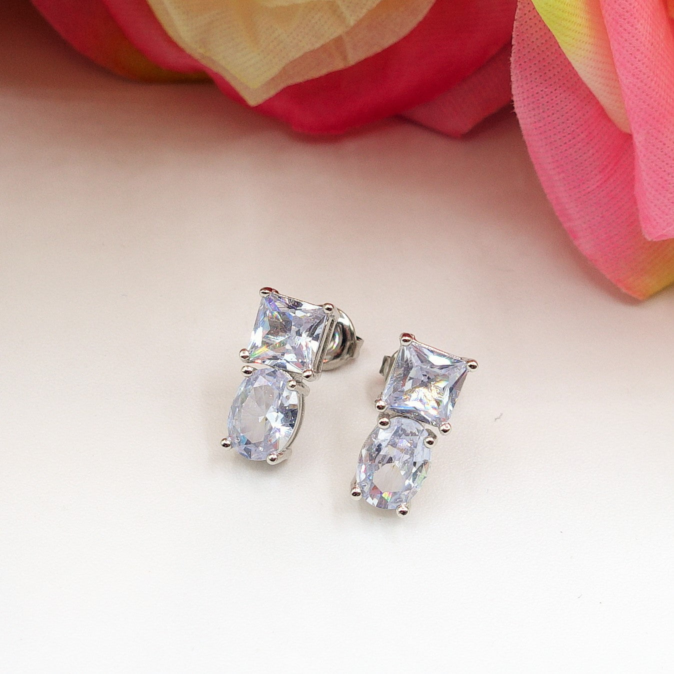 CHARIS tiny - Orecchini bottone con Cubic Zirconia RAINBOW