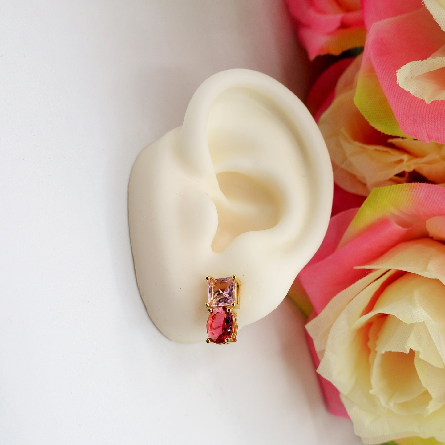 CHARIS tiny - Orecchini bottone con Cubic Zirconia RAINBOW