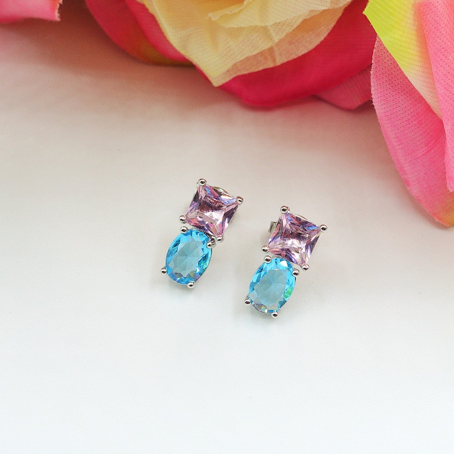 CHARIS tiny - Orecchini bottone con Cubic Zirconia RAINBOW