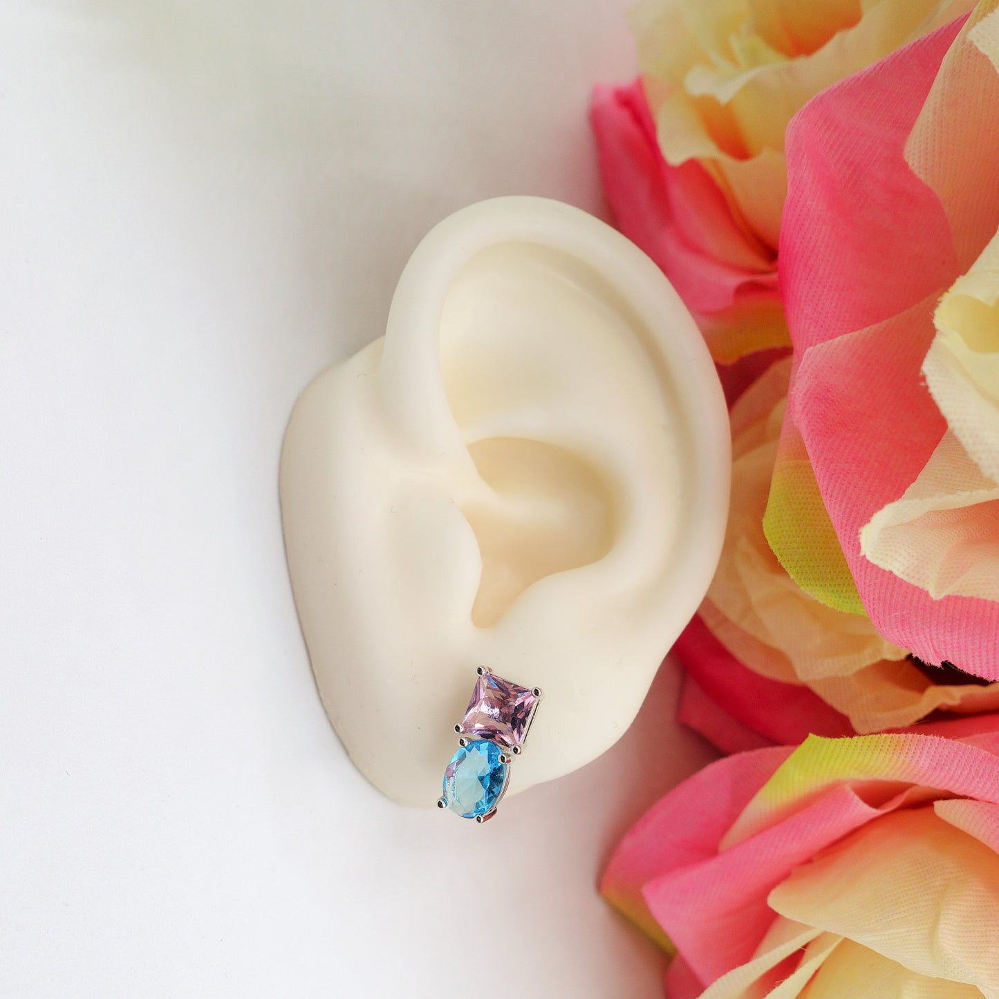 CHARIS tiny - Orecchini bottone con Cubic Zirconia RAINBOW