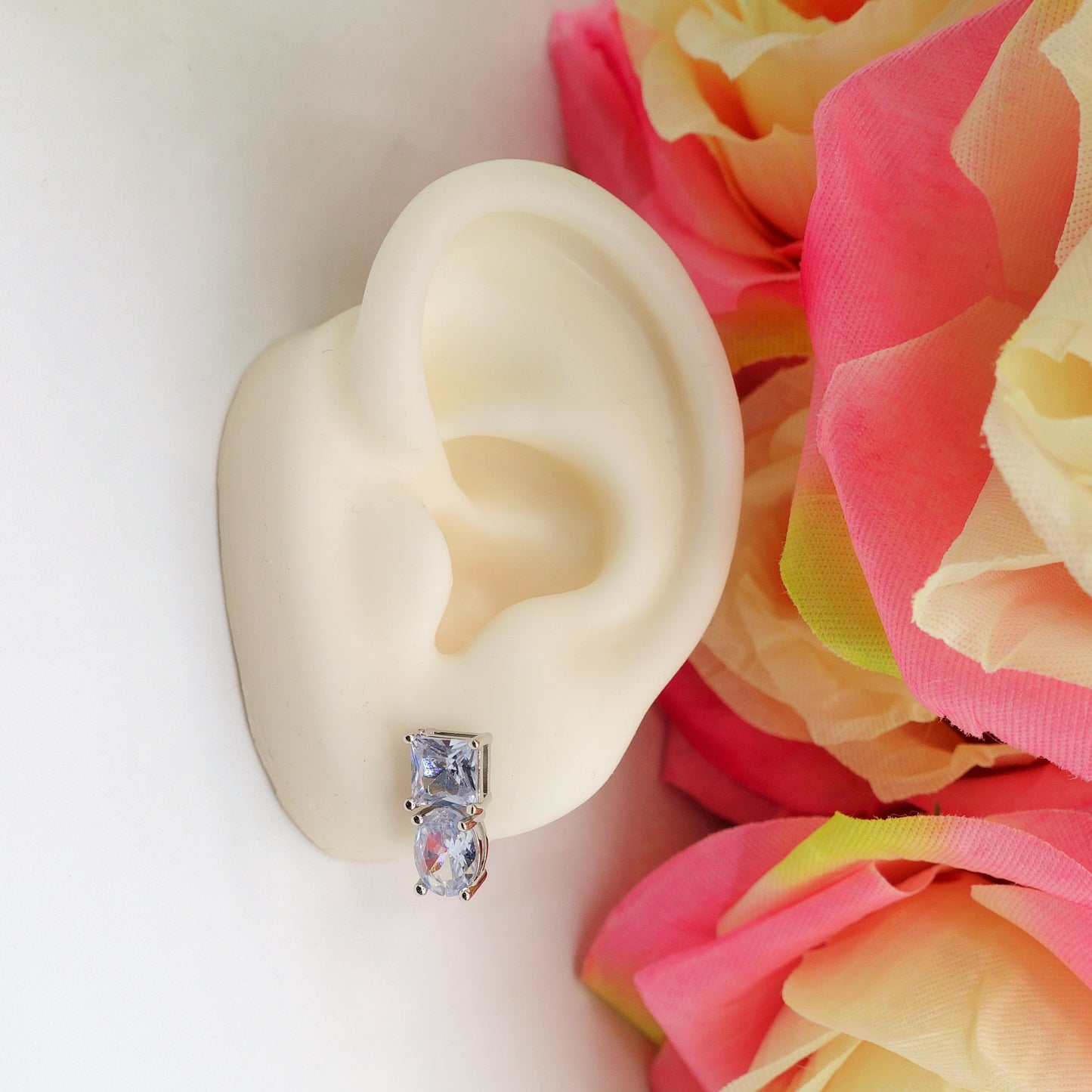 CHARIS tiny - Orecchini bottone con Cubic Zirconia RAINBOW