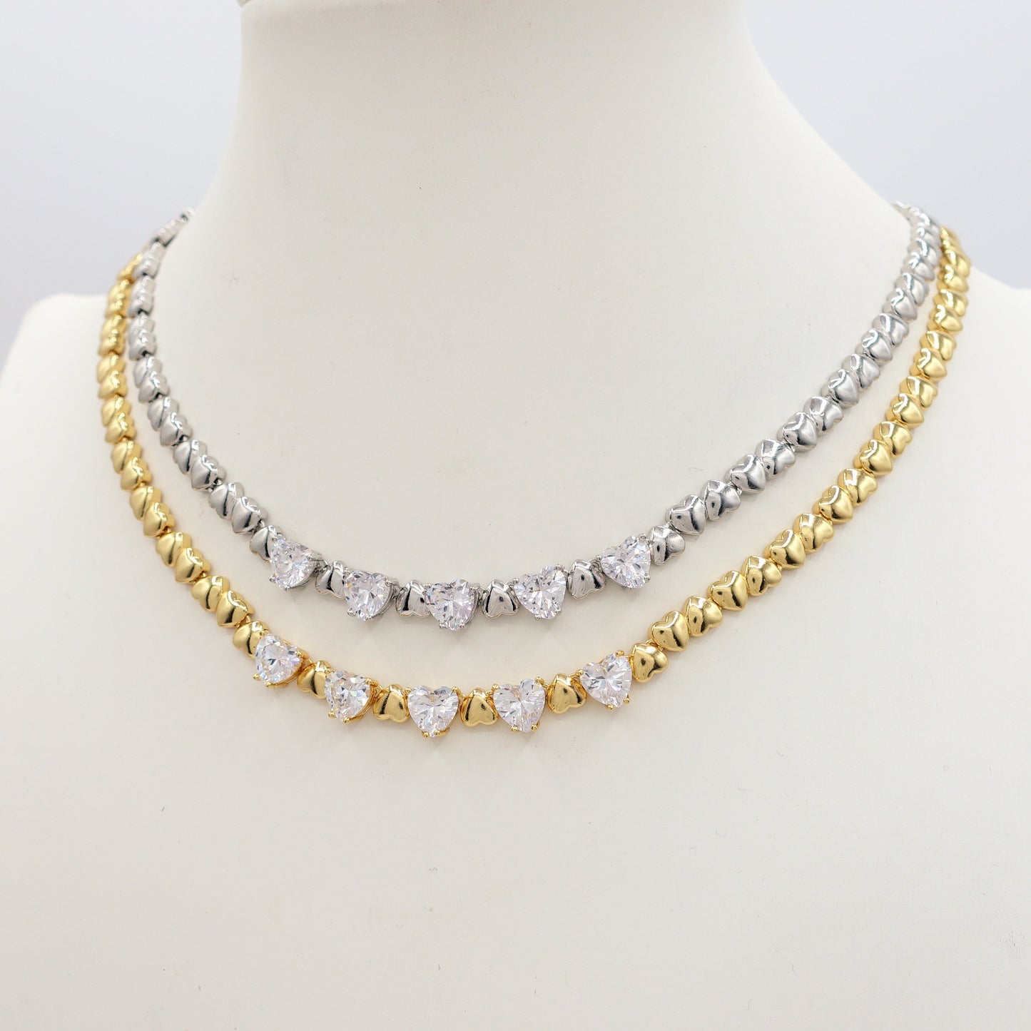 CLAIRE - Collier Tennis - Collana con cuoricini bombè e Cubic Zirconia a forma di cuore