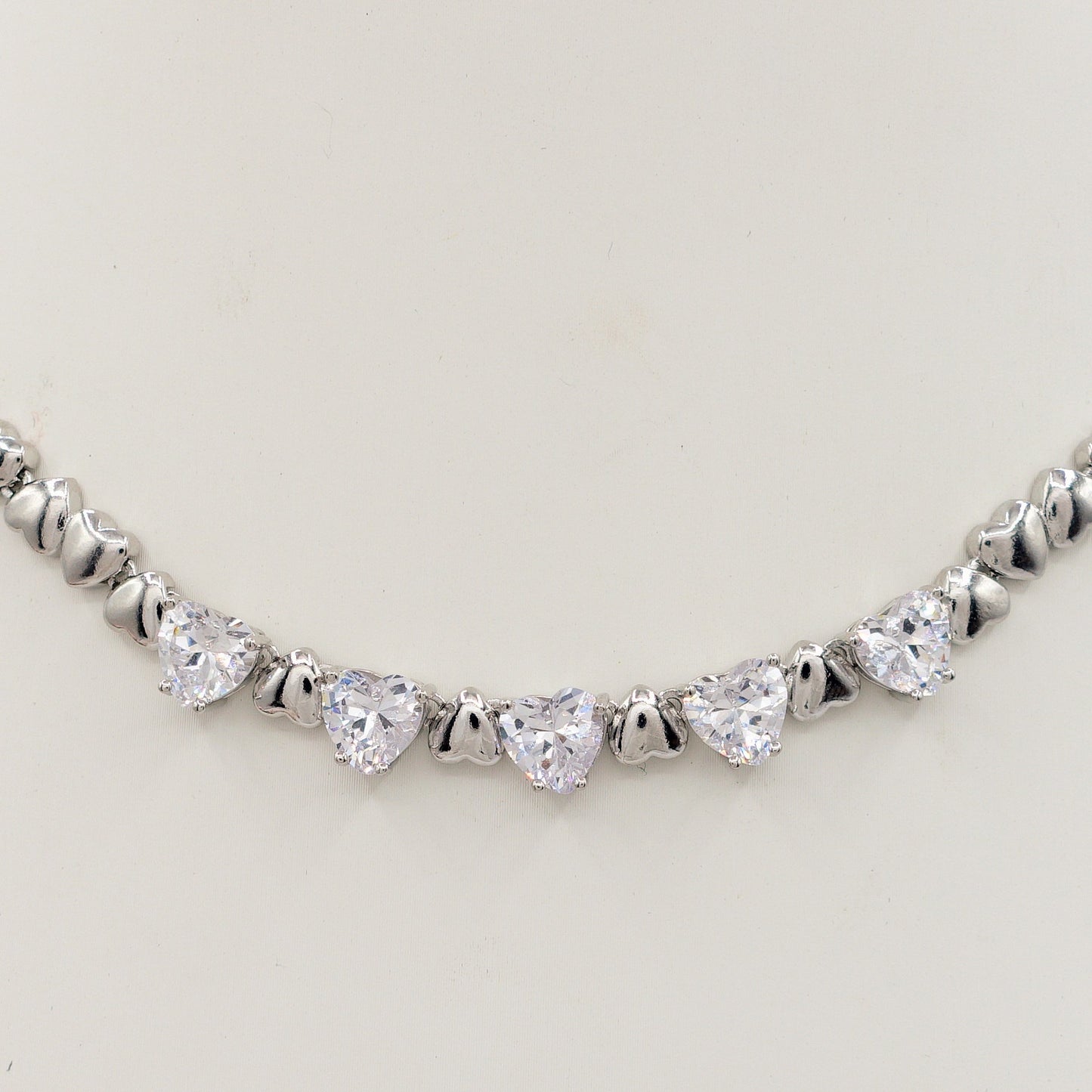 CLAIRE - Collier Tennis - Collana con cuoricini bombè e Cubic Zirconia a forma di cuore