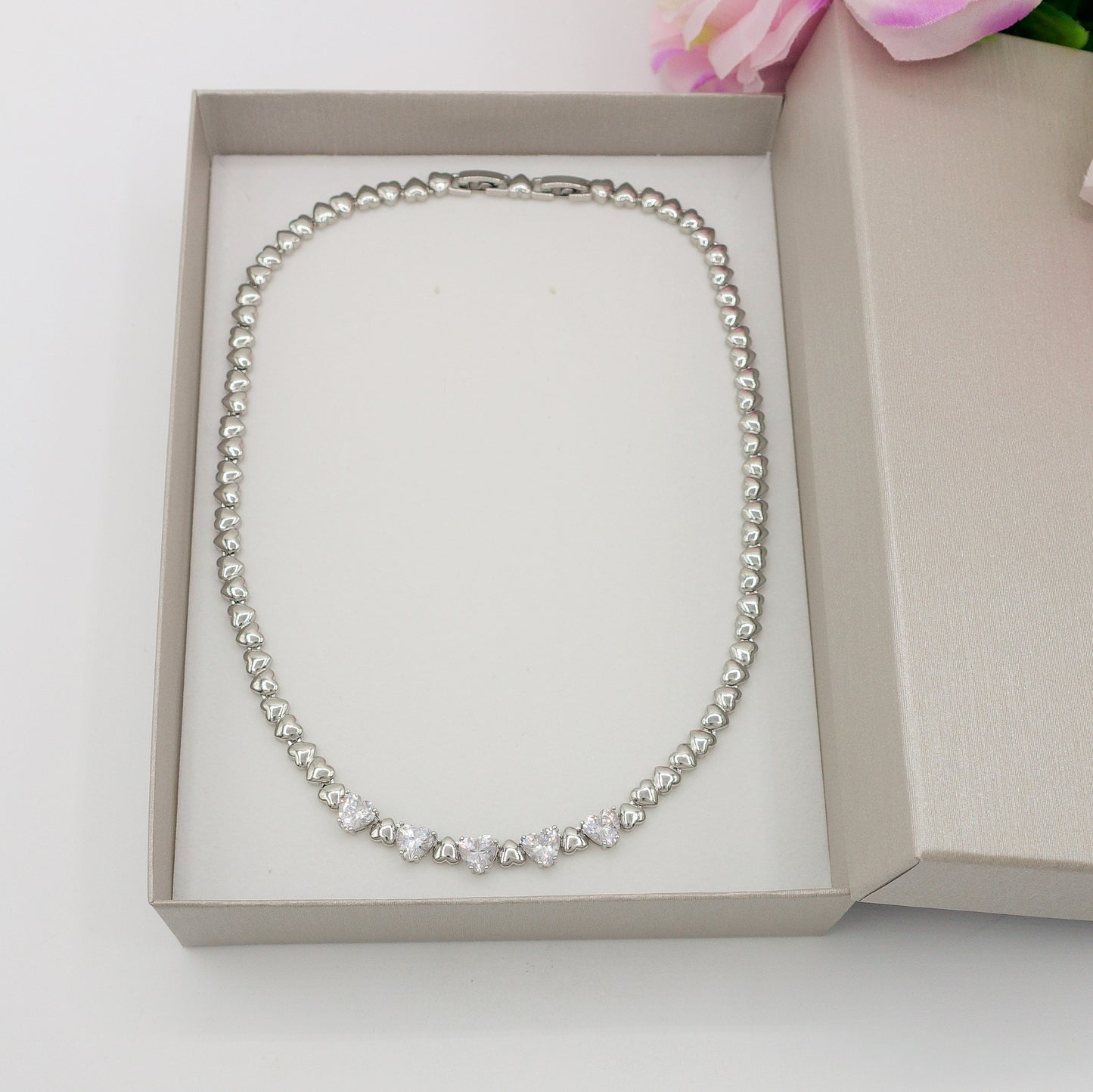 CLAIRE - Collier Tennis - Collana con cuoricini bombè e Cubic Zirconia a forma di cuore