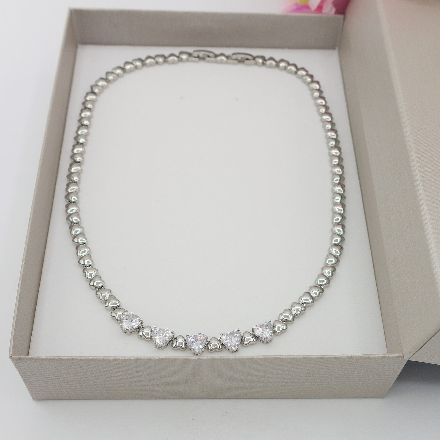 CLAIRE - Collier Tennis - Collana con cuoricini bombè e Cubic Zirconia a forma di cuore