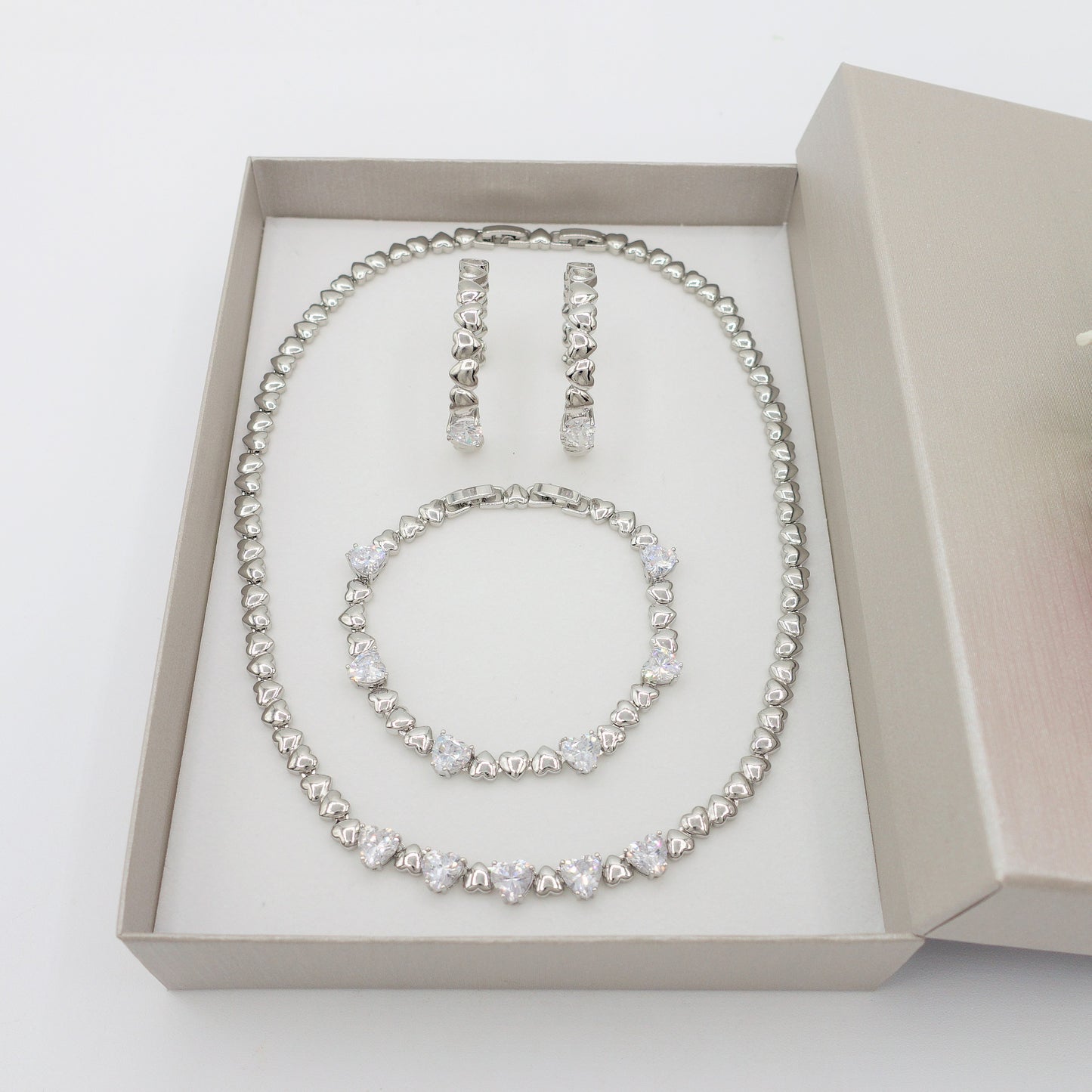 CLAIRE - Collier Tennis - Collana con cuoricini bombè e Cubic Zirconia a forma di cuore