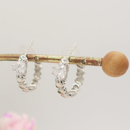 CLAIRE hoops - PAIO Orecchini a cerchio con cuoricini bombè e Cubic Zirconia a forma di cuore