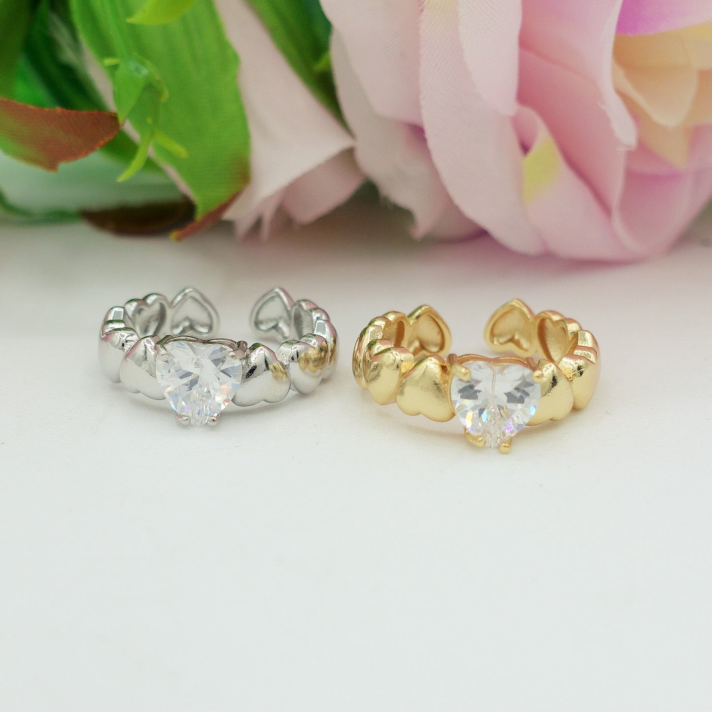 CLAIRE - Anello con cuoricini bombè e Cubic Zirconia a forma di cuore