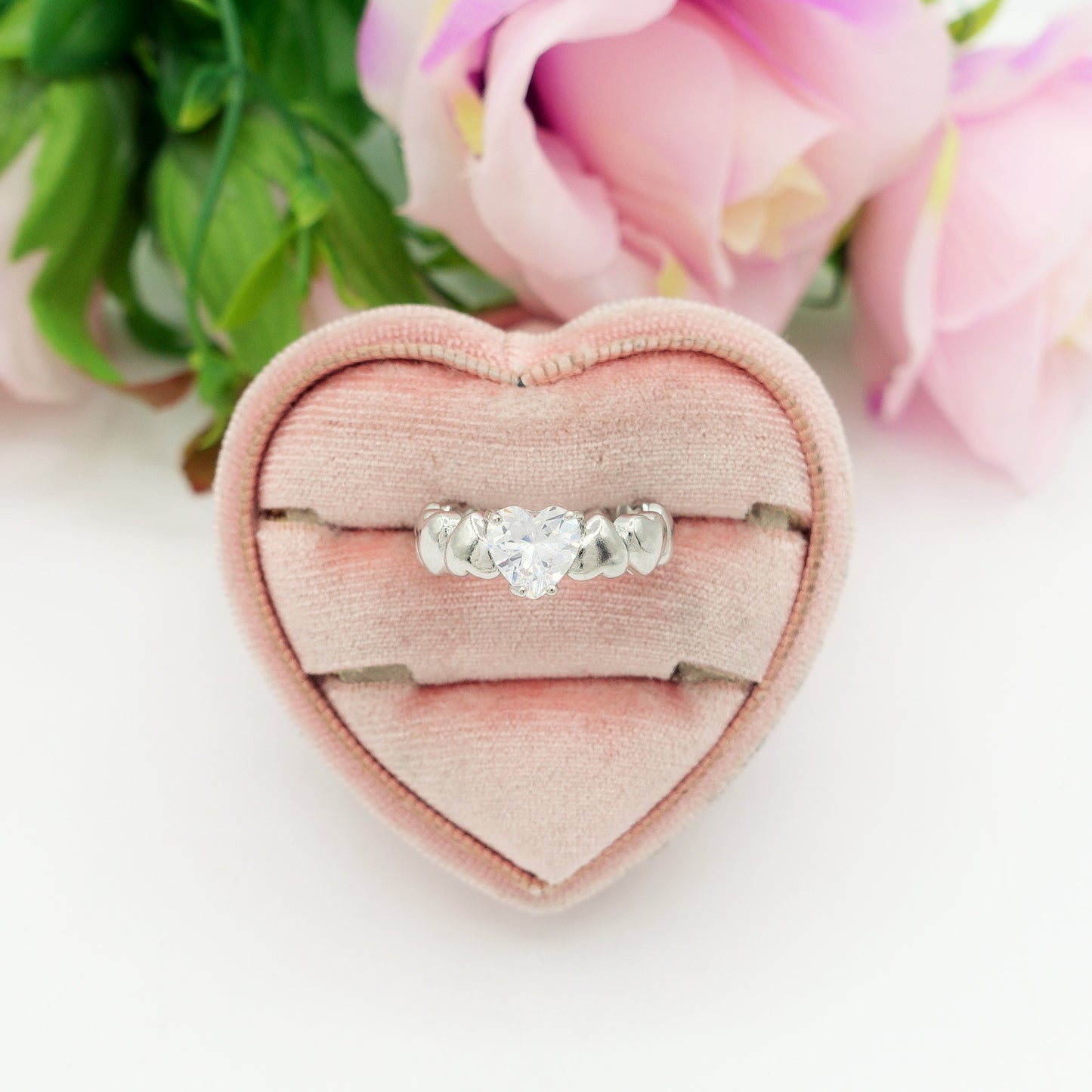CLAIRE - Anello con cuoricini bombè e Cubic Zirconia a forma di cuore