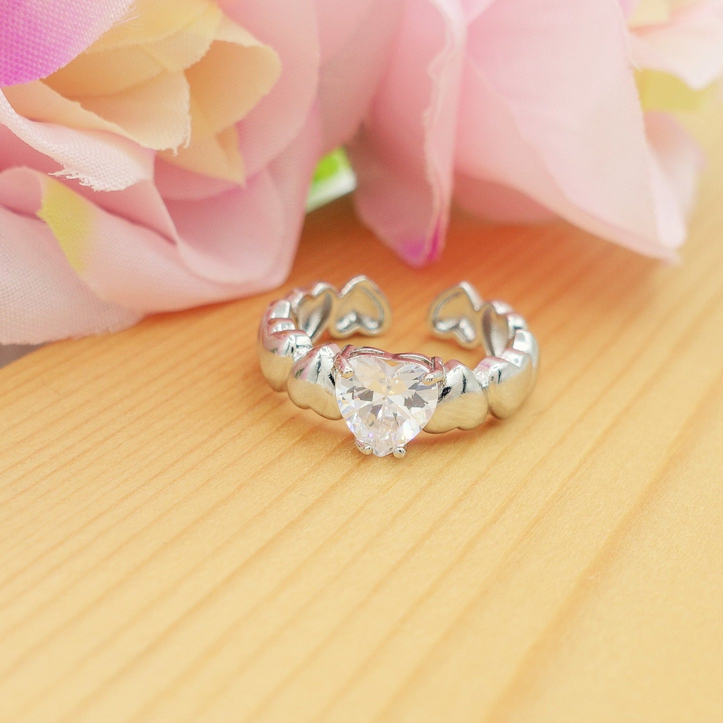 CLAIRE - Anello con cuoricini bombè e Cubic Zirconia a forma di cuore